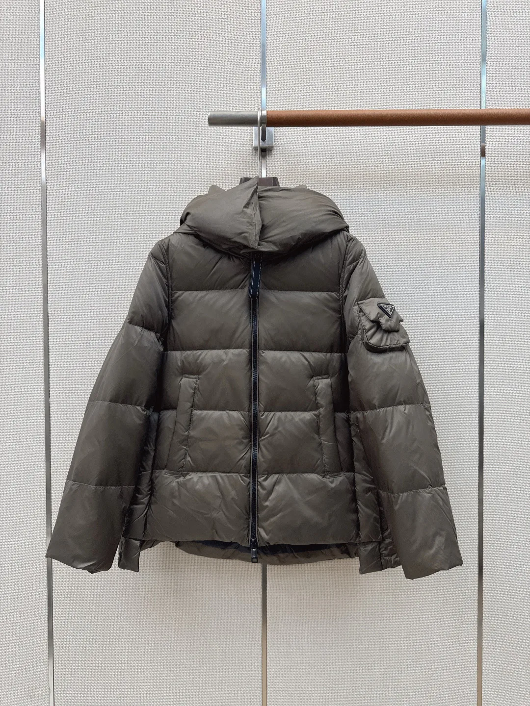 Куртки И Пуховики Женские Prada 18438386