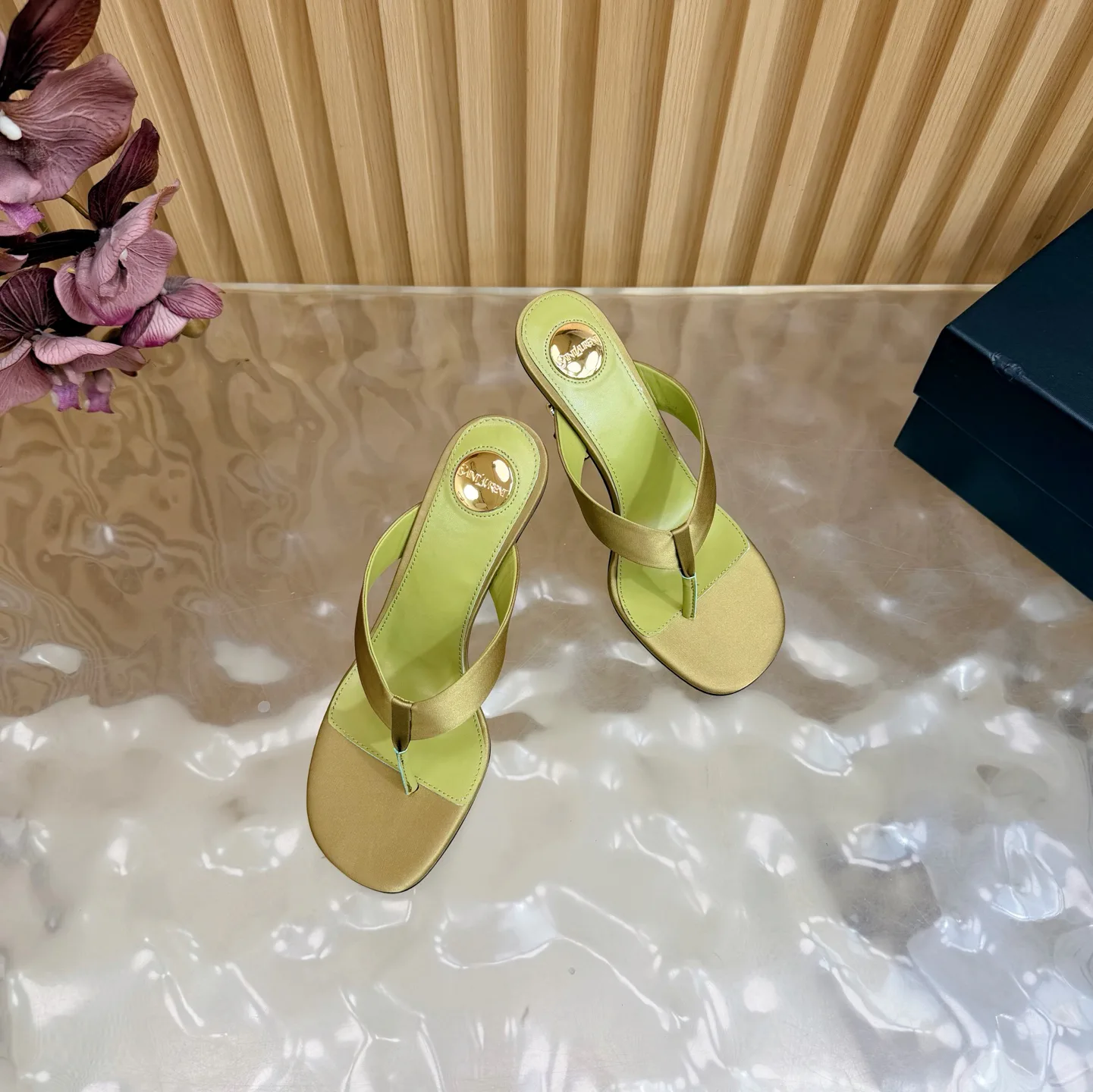 Шлепанцы Женские Saint Laurent 11660258