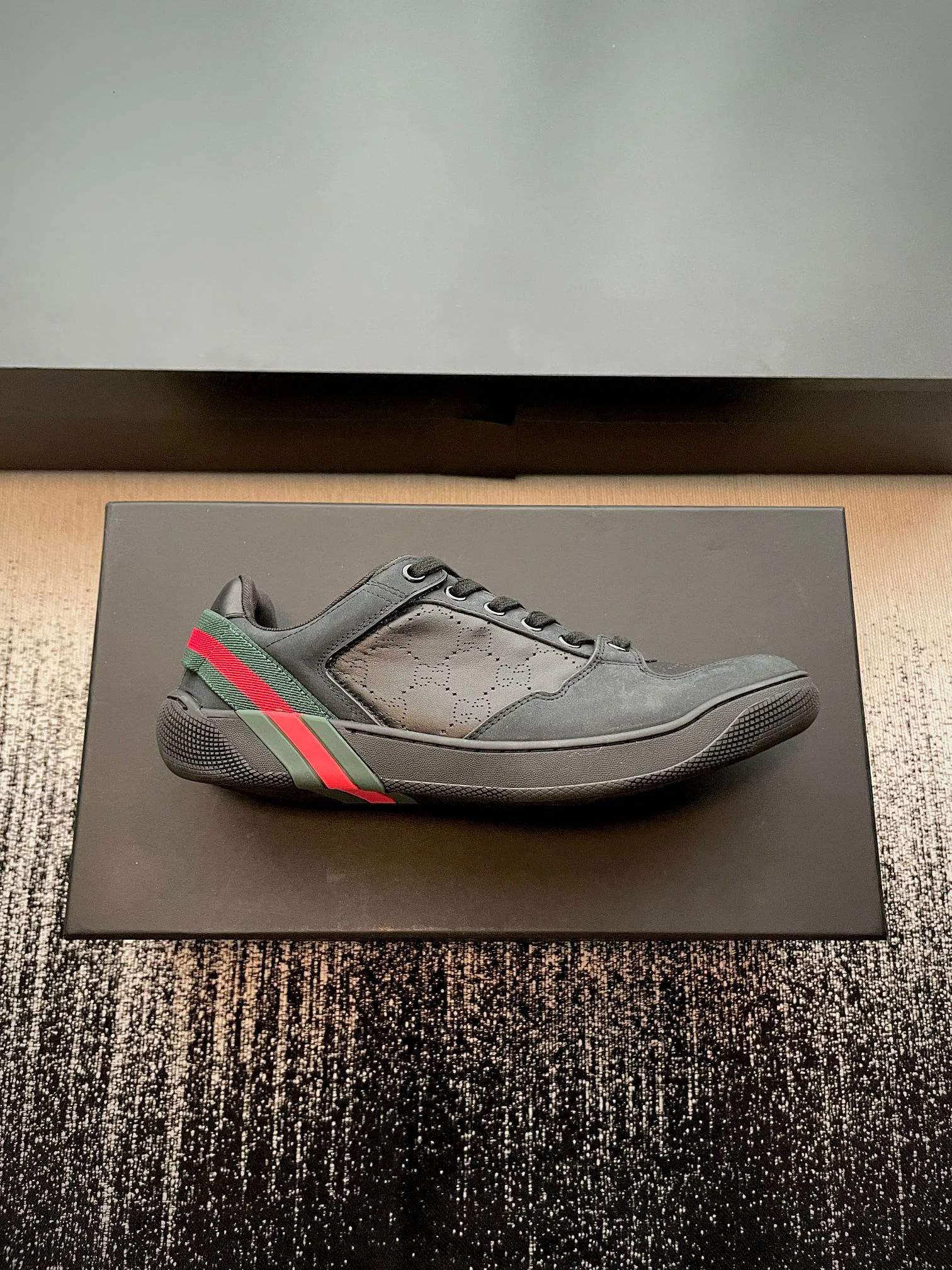 Кроссовки Женские Gucci 18447988