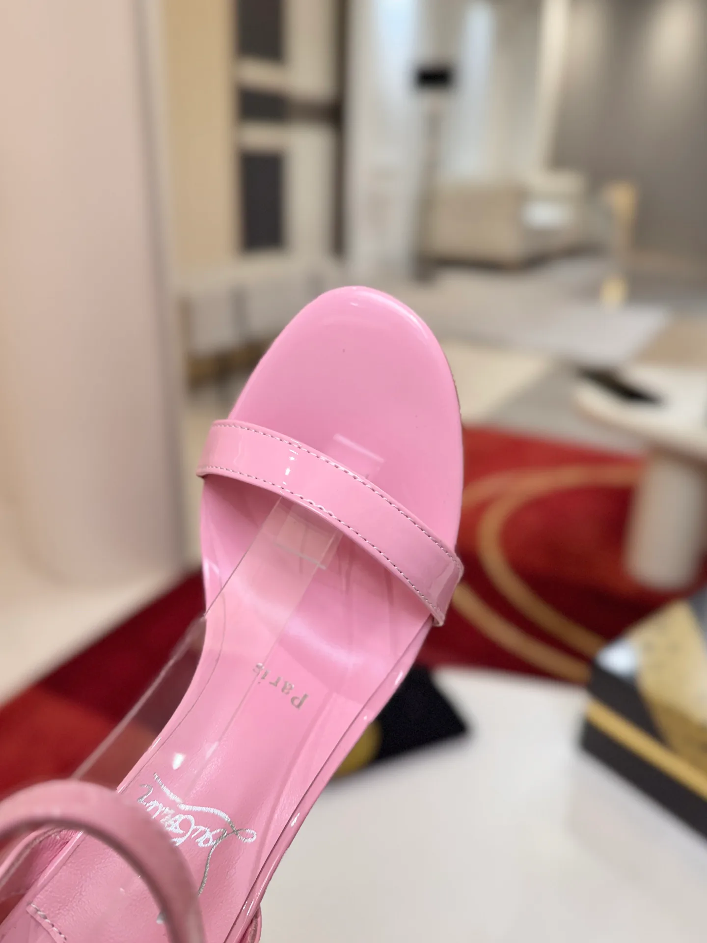 Босоножки Женские Christian Louboutin 18477545