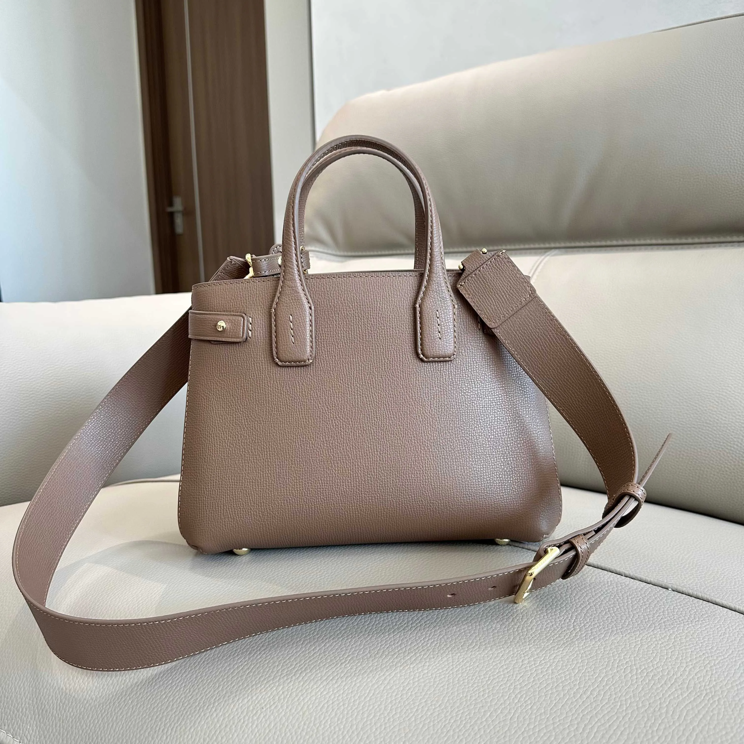 Классические Сумки Женские Burberry 11152555