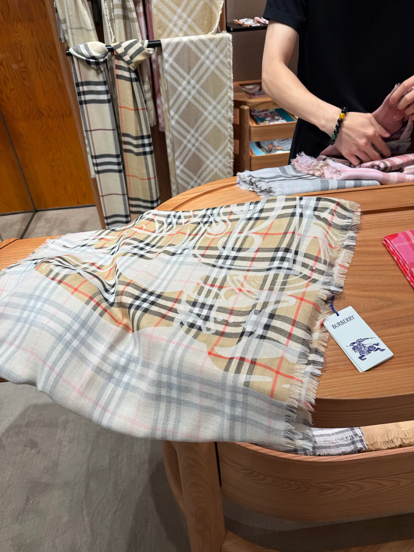 Шарфы Burberry 18093310