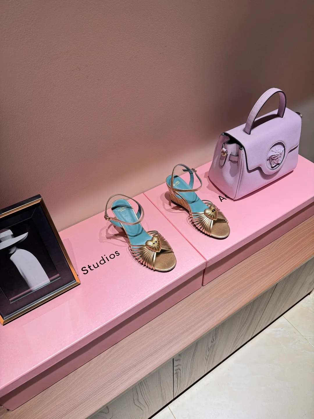 Босоножки Женские Valentino 17968673