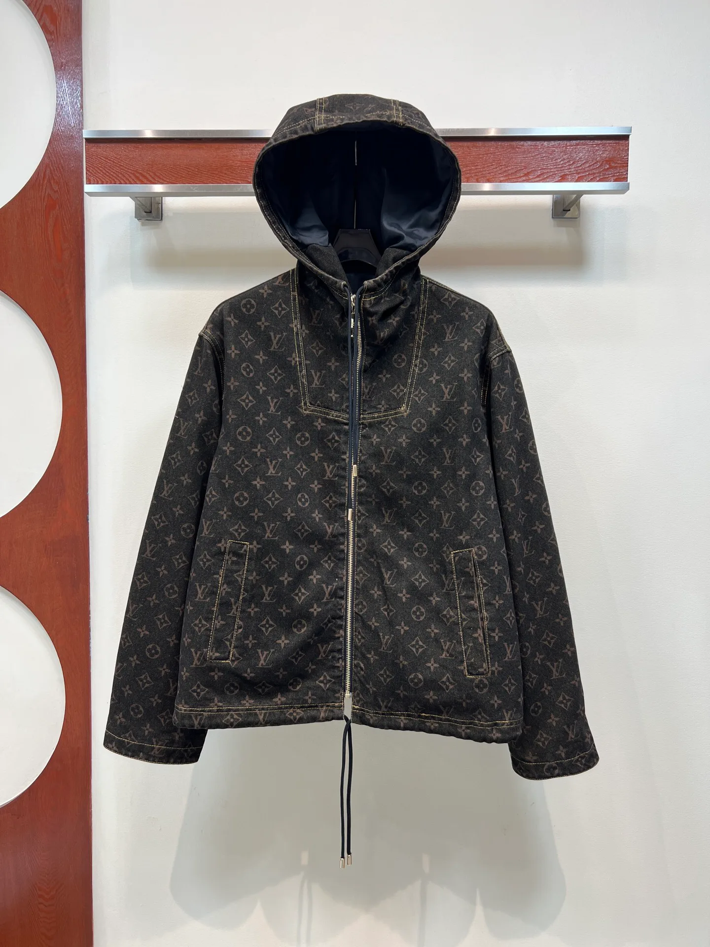 Куртки И Пуховики Женские Louis Vuitton 19222836