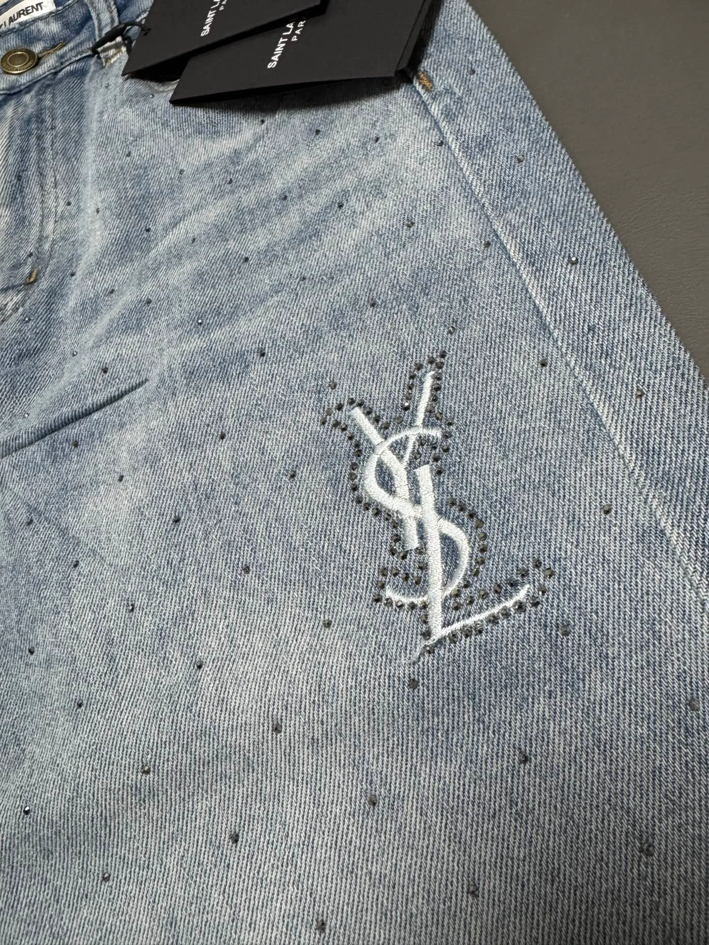 Джинсы Женские Saint Laurent 10631673