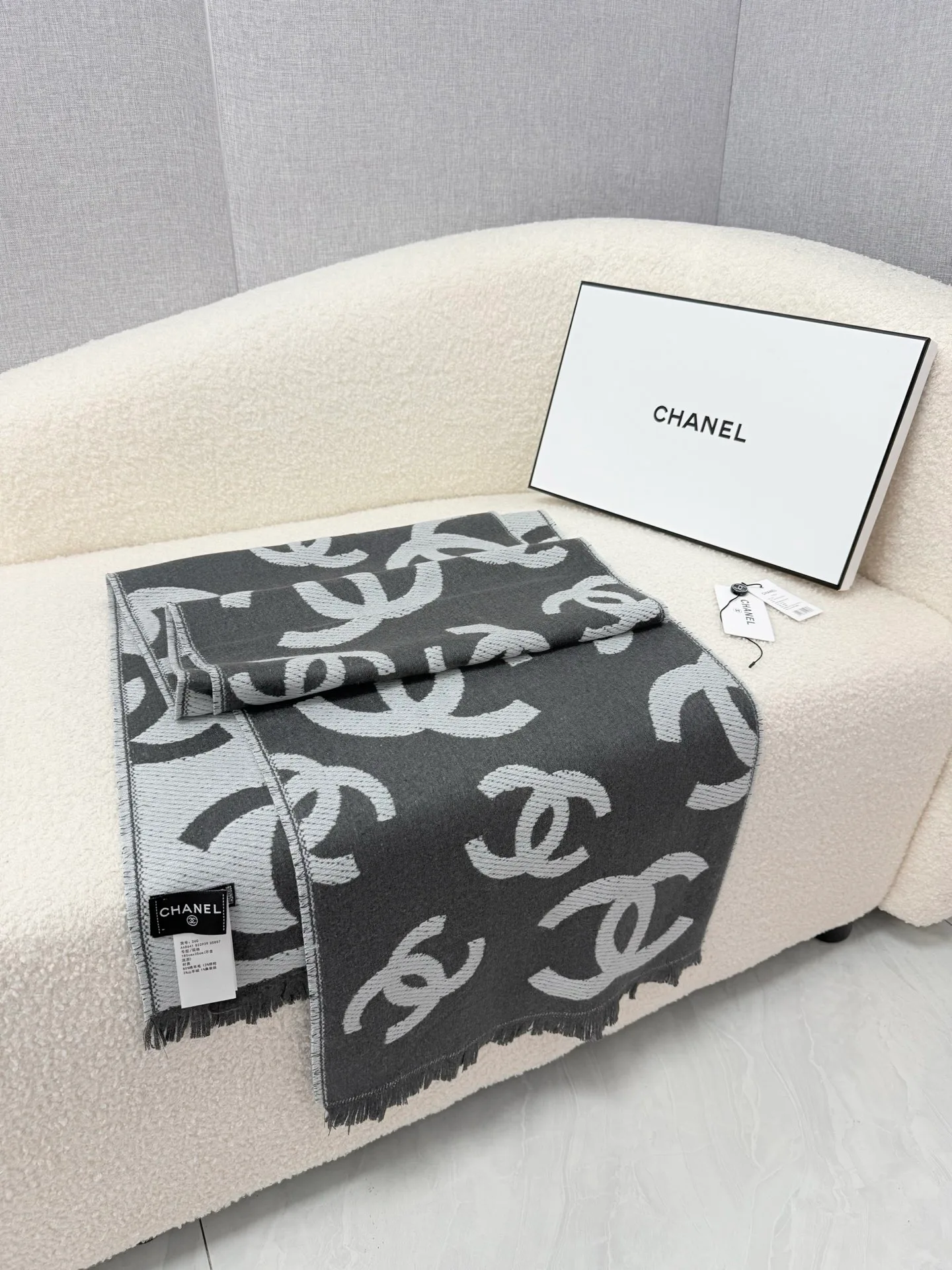 Шарфы Chanel 18675460