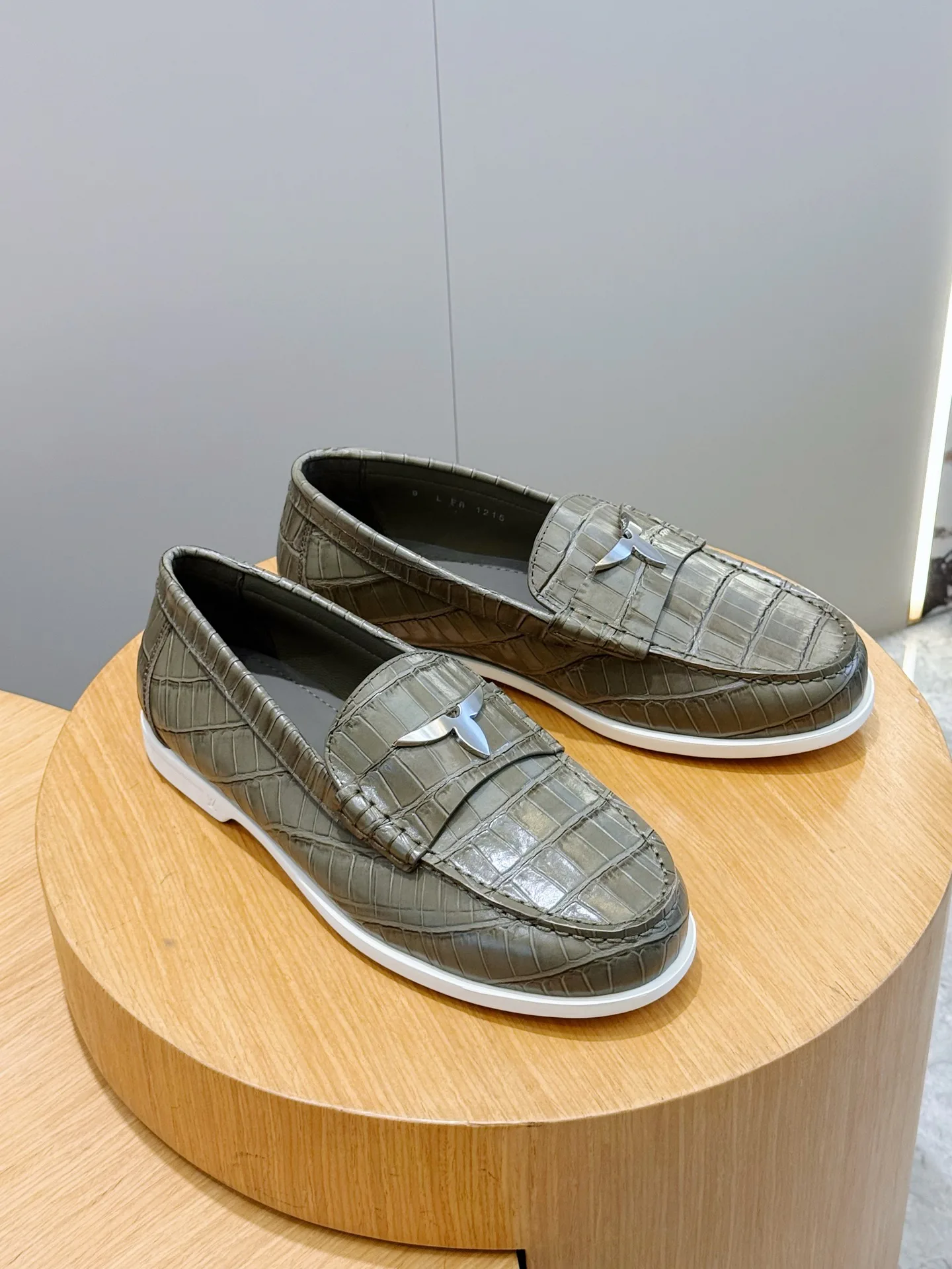 Лоферы И Мокасины Женские Louis Vuitton 17914085