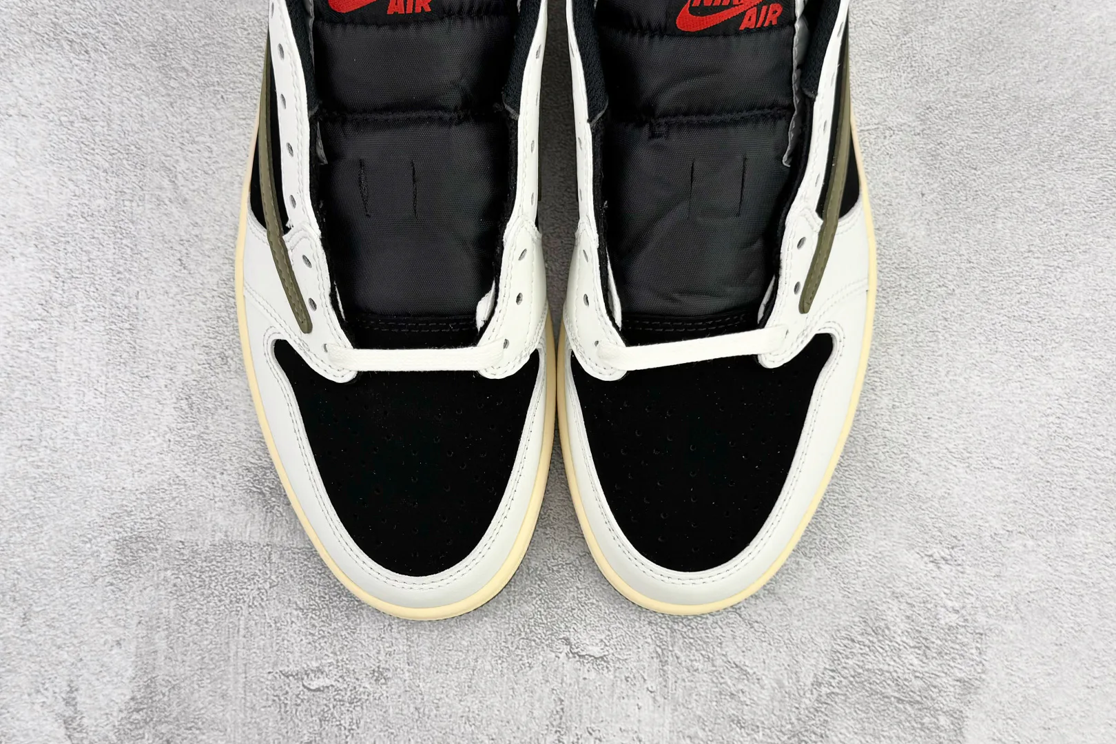 Кроссовки Женские Air Jordan 253744