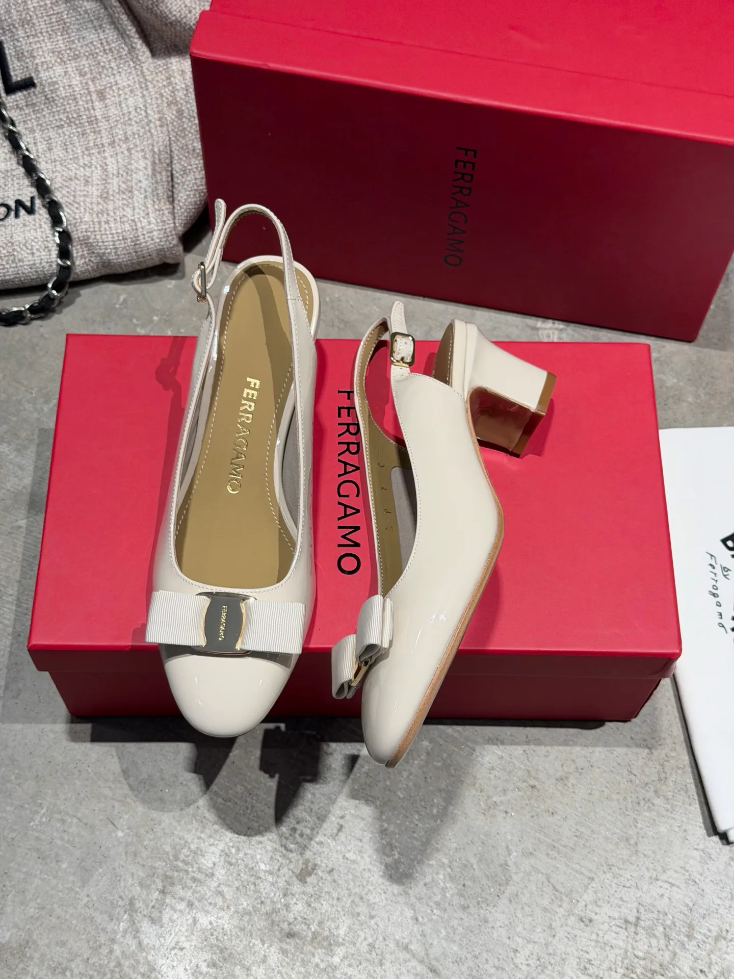 Туфли Женские Salvatore Ferragamo 17642597