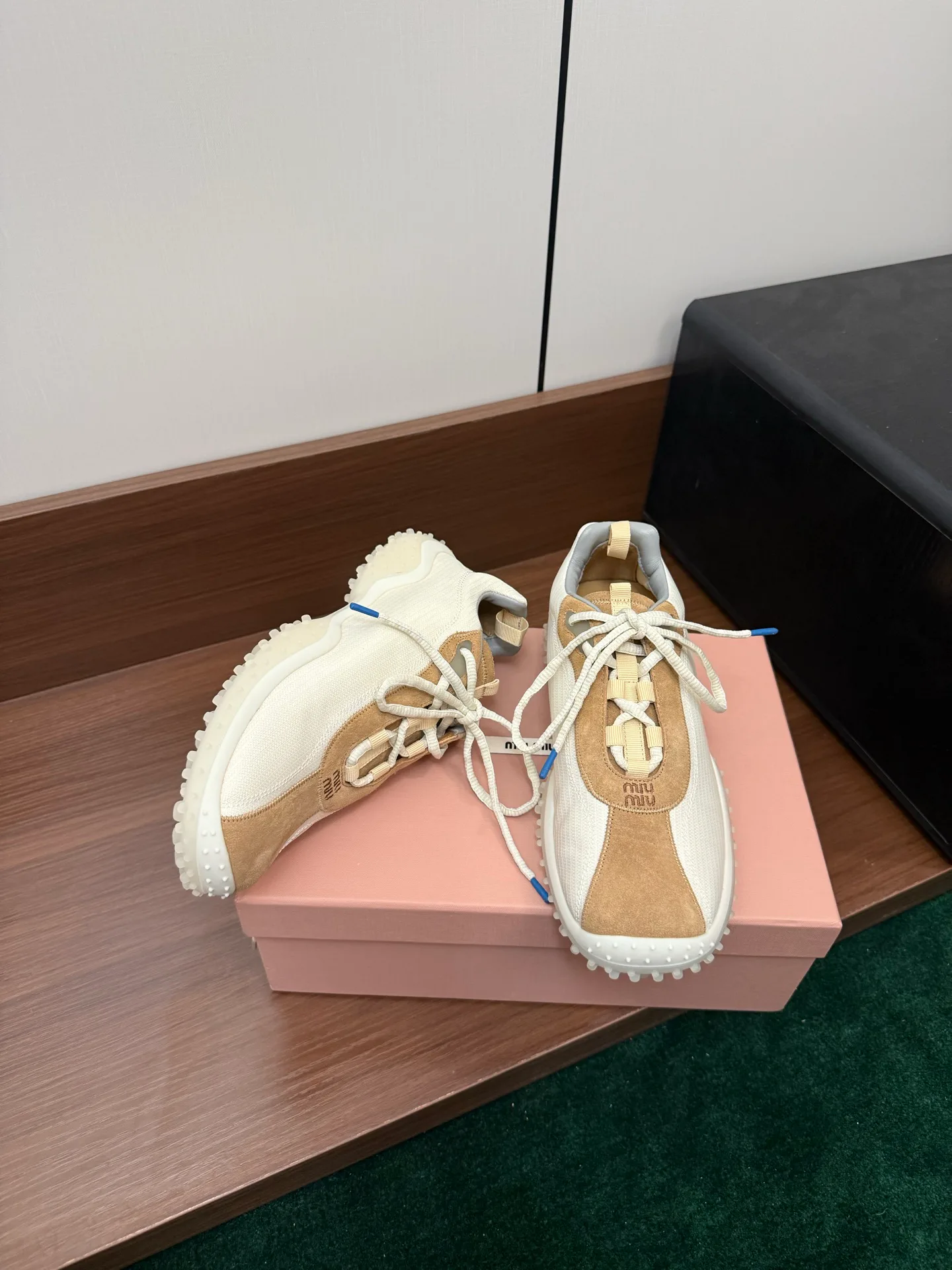 Кроссовки Женские Miu Miu 18042052
