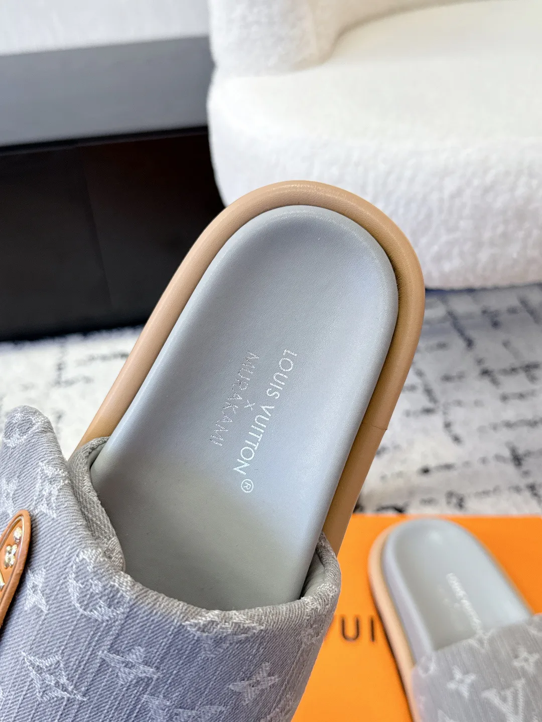 Шлепанцы Женские Louis Vuitton 1752812