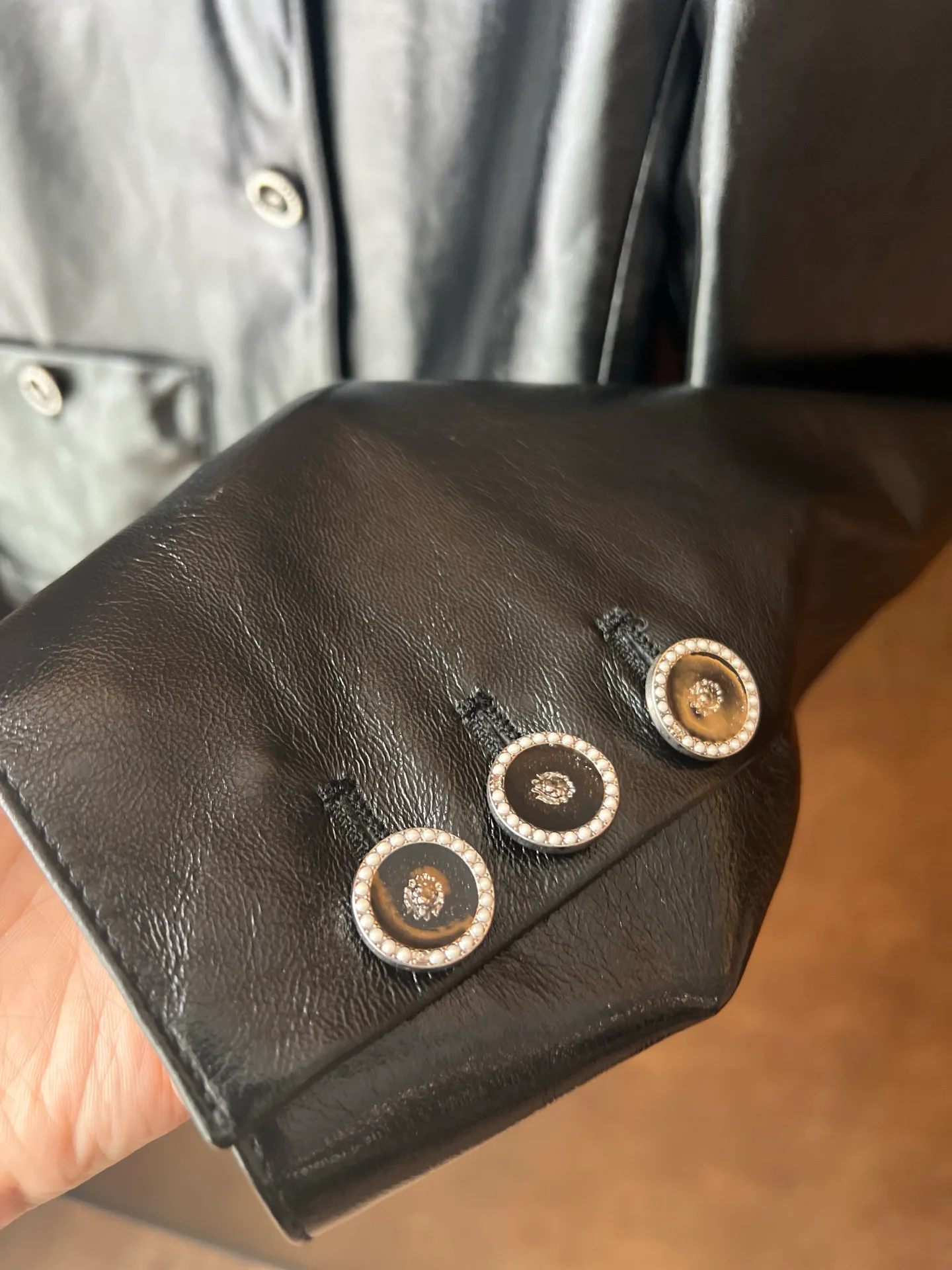 Кожаные Куртки И Дублёнки Женские Chanel 9101731