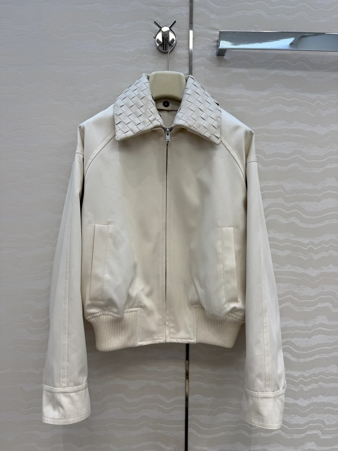 Куртки И Пуховики Женские Bottega Veneta 18501592