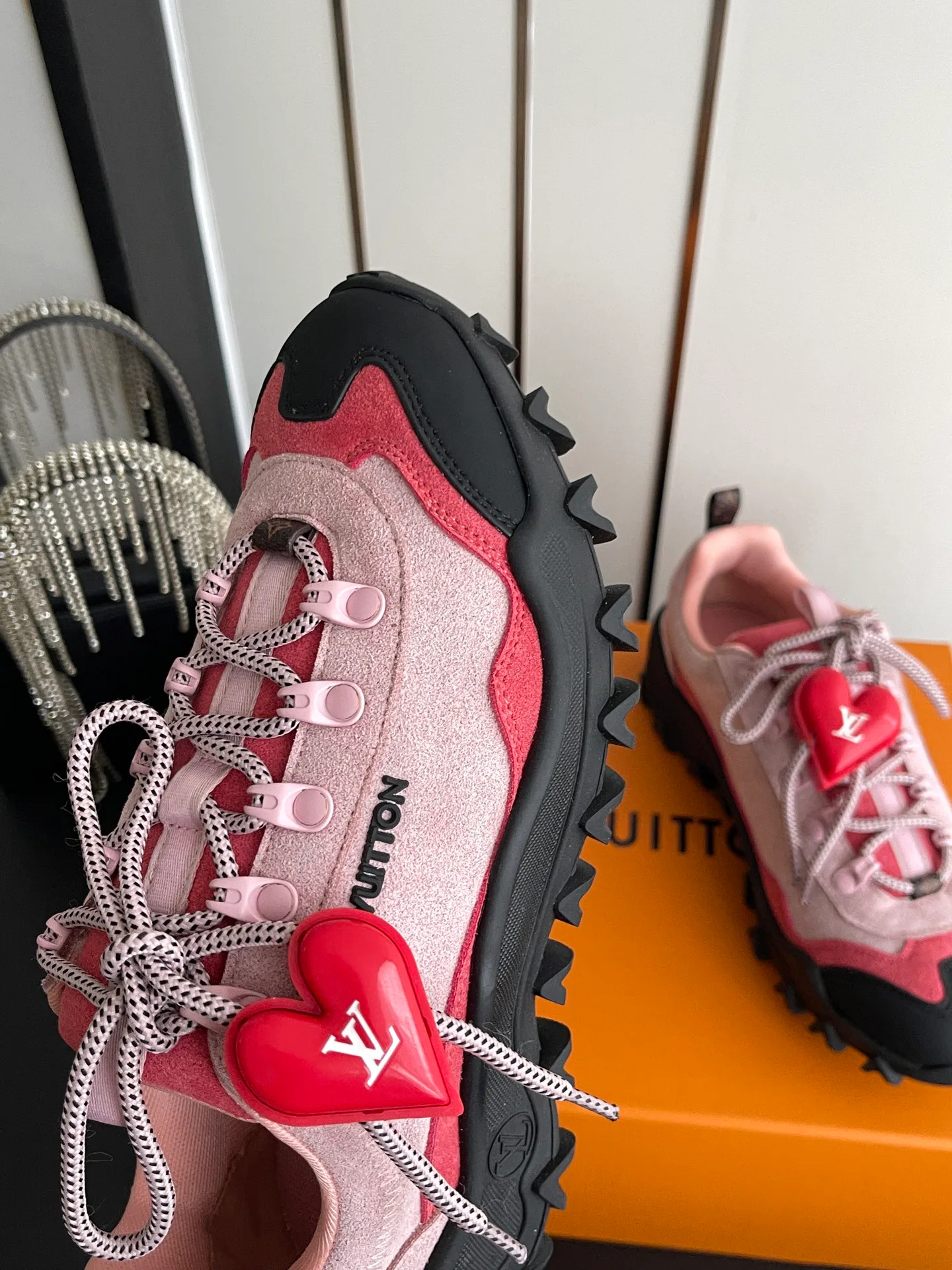 Кроссовки Женские Louis Vuitton 17554378