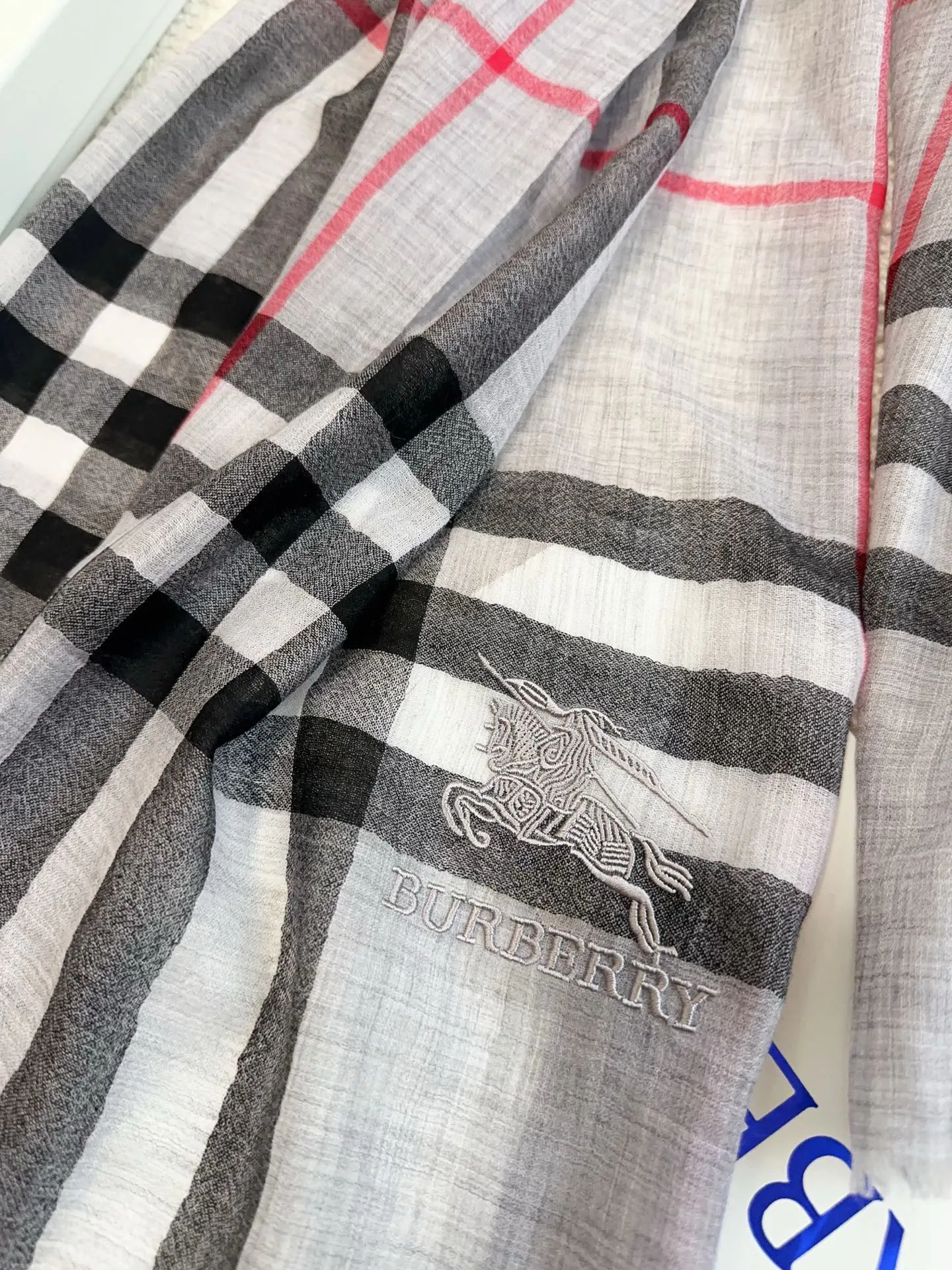 Шарфы Burberry 18476738