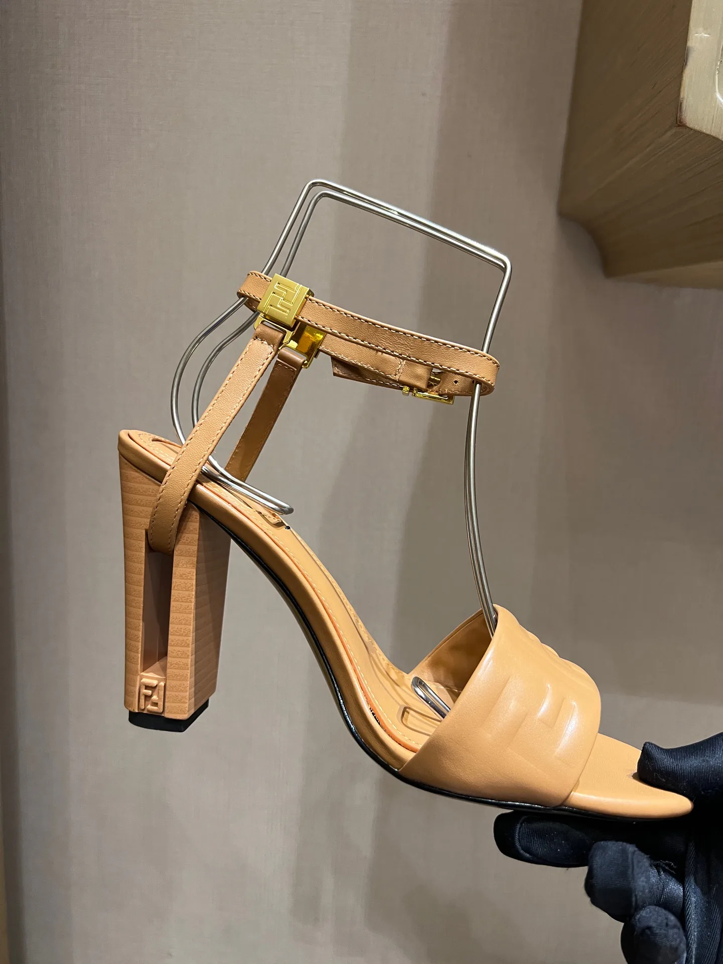 Босоножки Женские Fendi 9289003