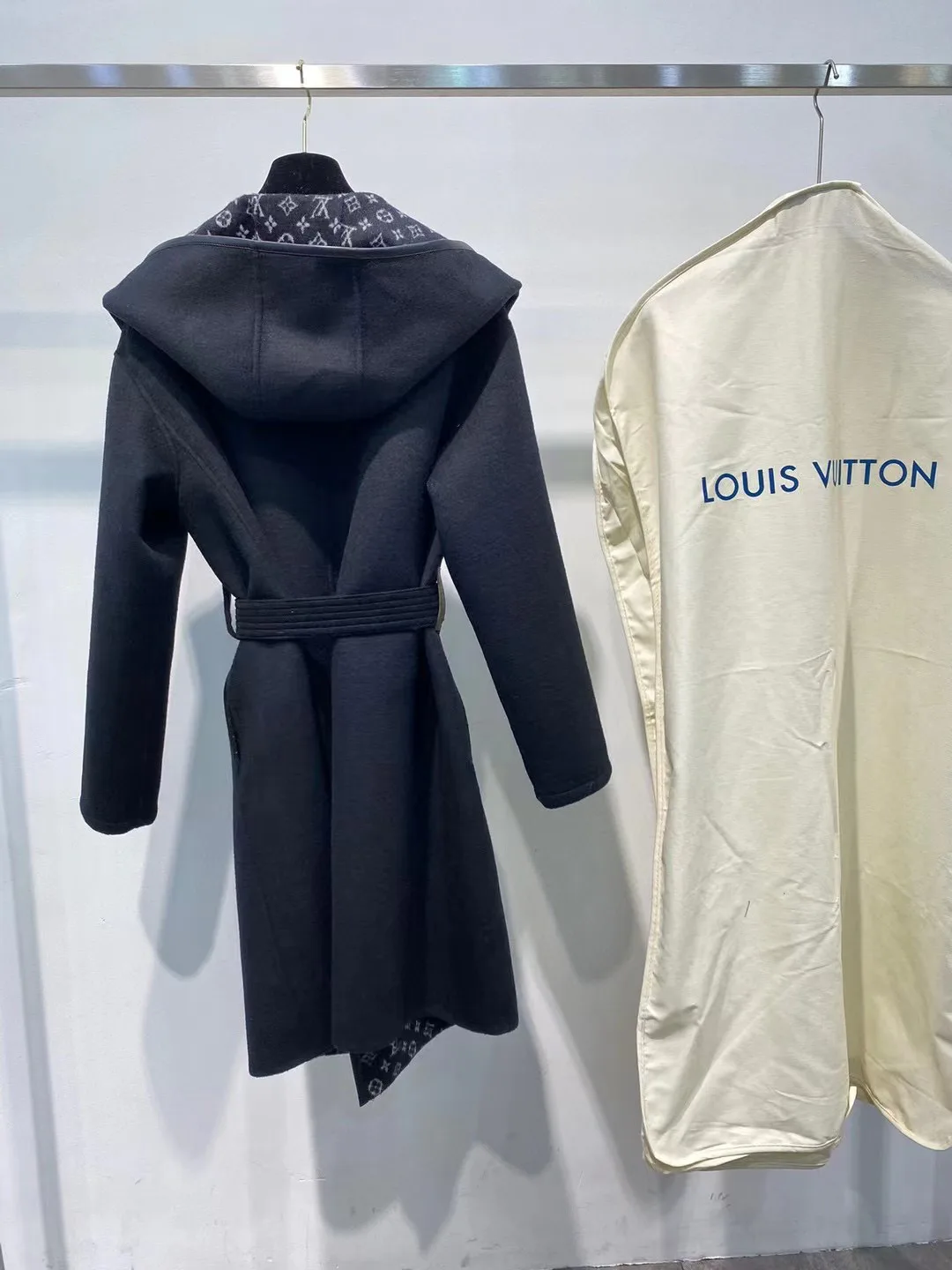 Пальто Женские Louis Vuitton 18601475
