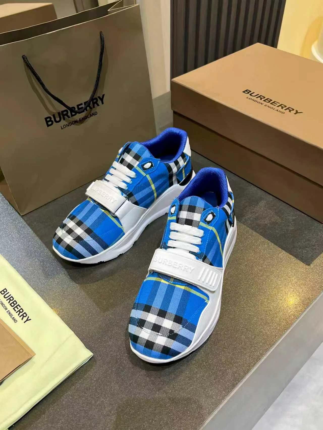 Кроссовки Женские Burberry 694270