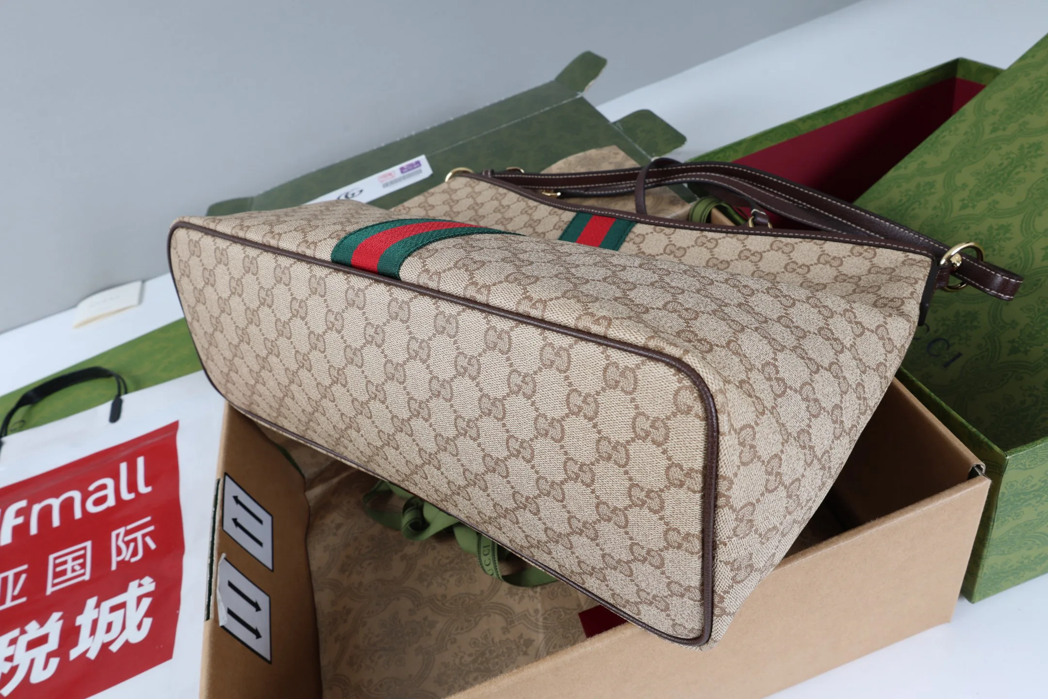Классические Сумки Женские Gucci 18250600