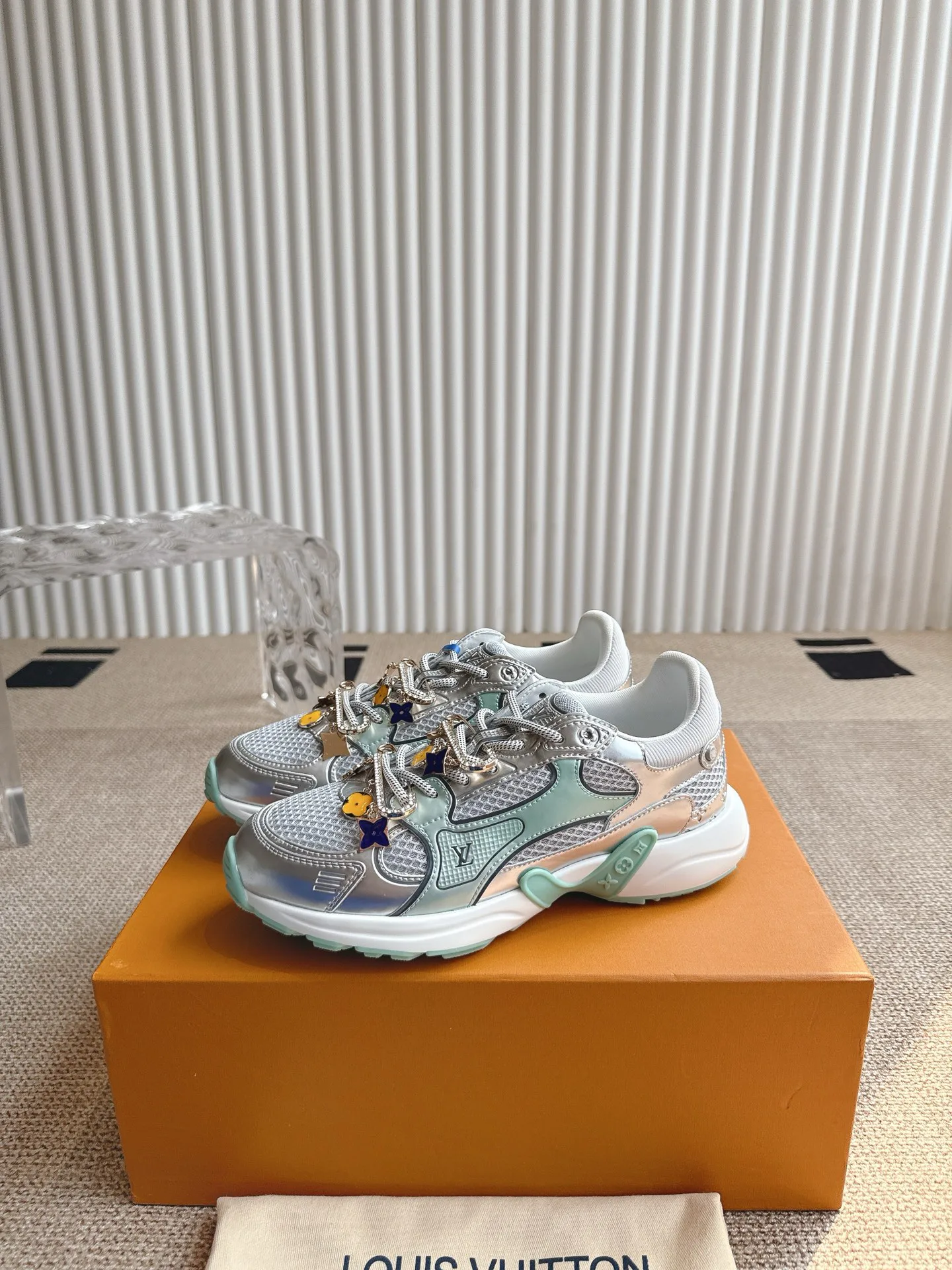 Кроссовки Женские Louis Vuitton 13351301