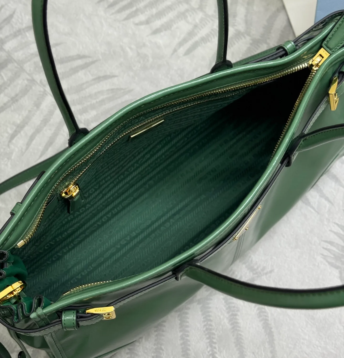 Классические Сумки Женские Prada 11462539