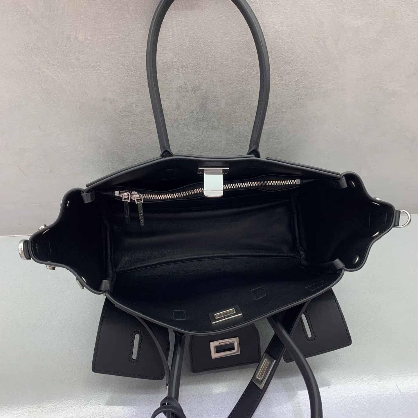 Классические Сумки Женские Balenciaga 18205720