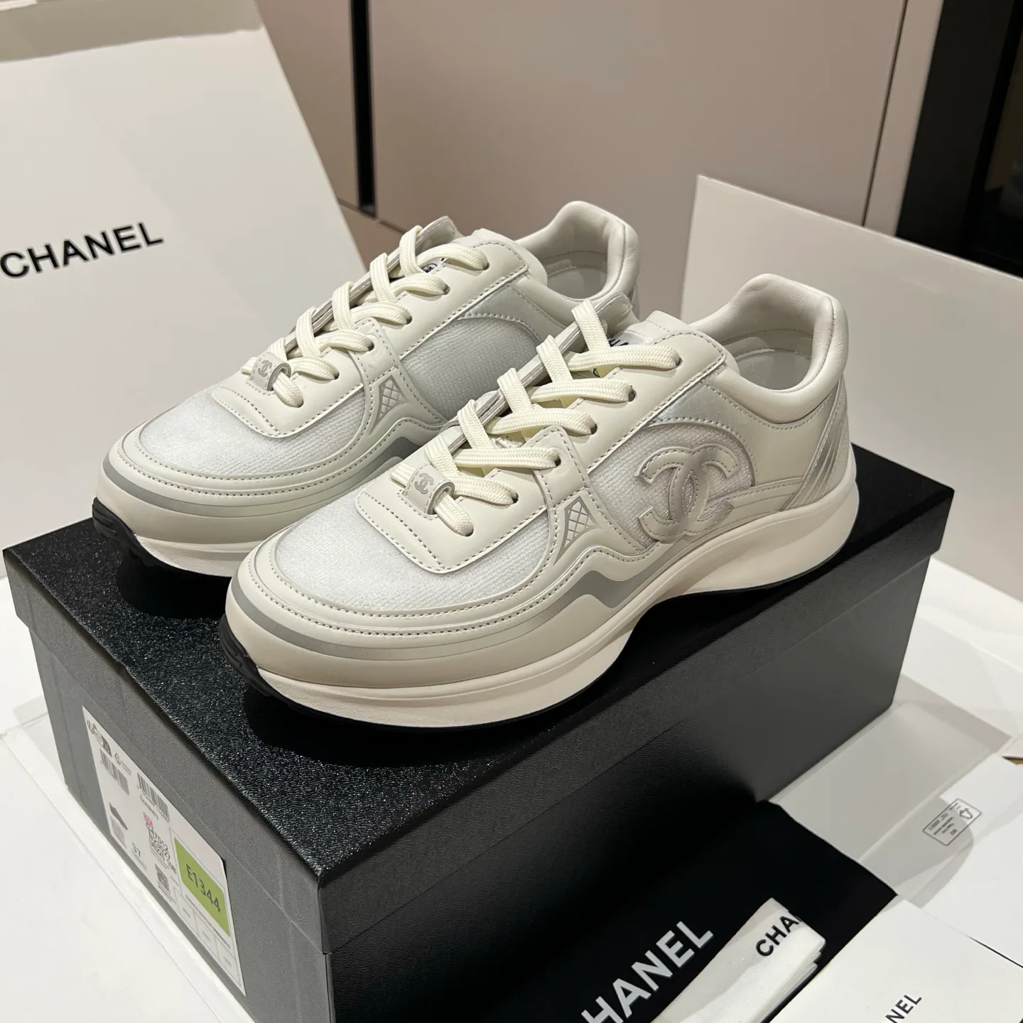 Кроссовки Женские Chanel 12827634