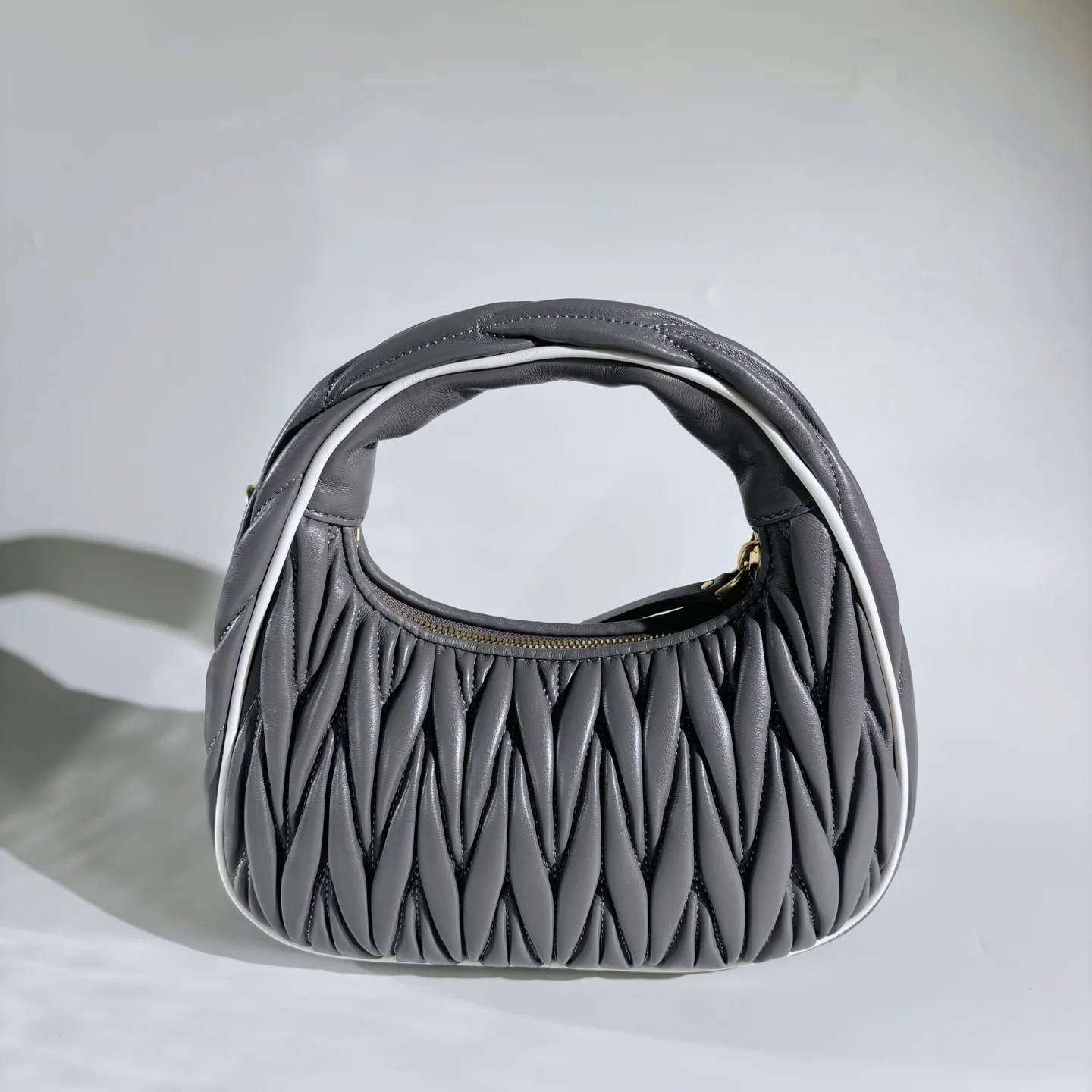Классические Сумки Женские Miu Miu 12675945