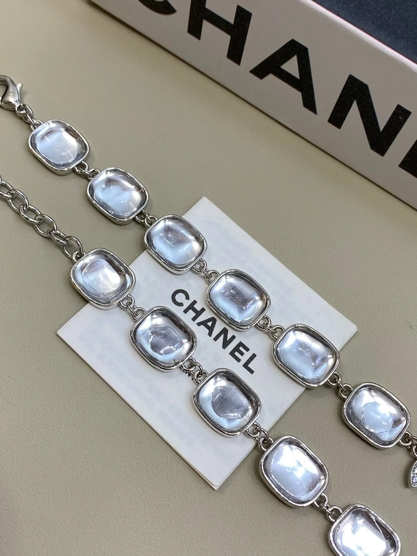 Бижутерия Chanel 18122368
