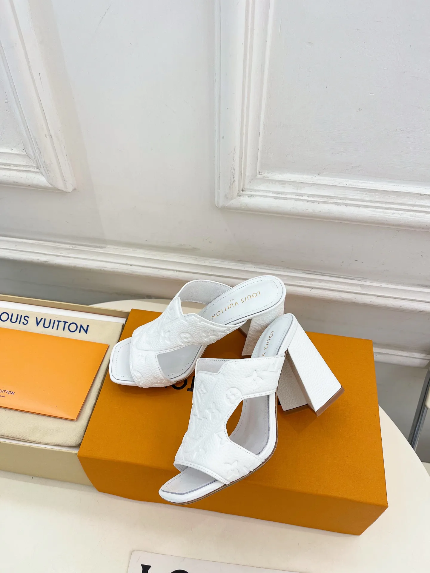 Сандалии Женские Louis Vuitton 11372126
