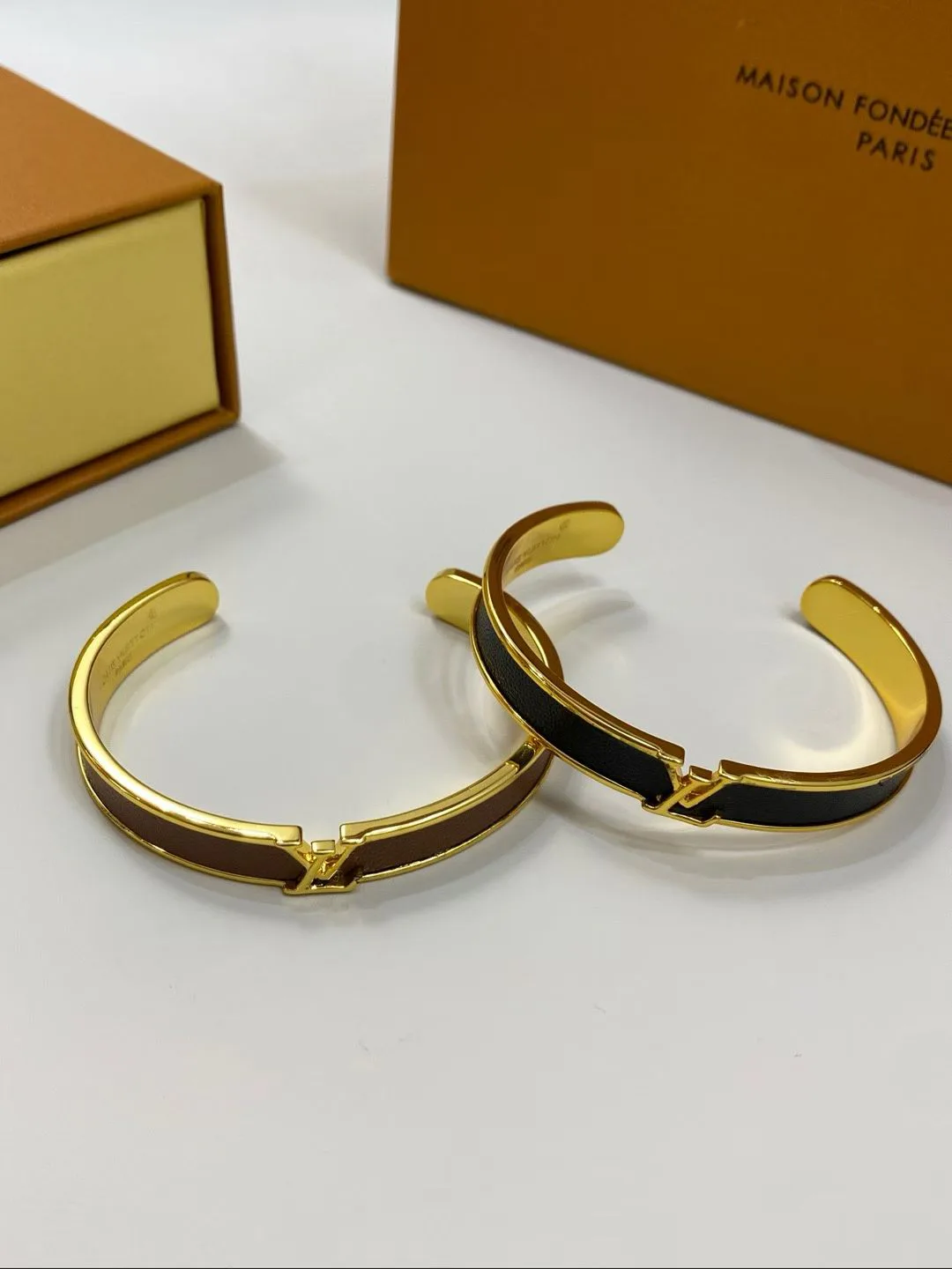 Бижутерия Louis Vuitton 1540837