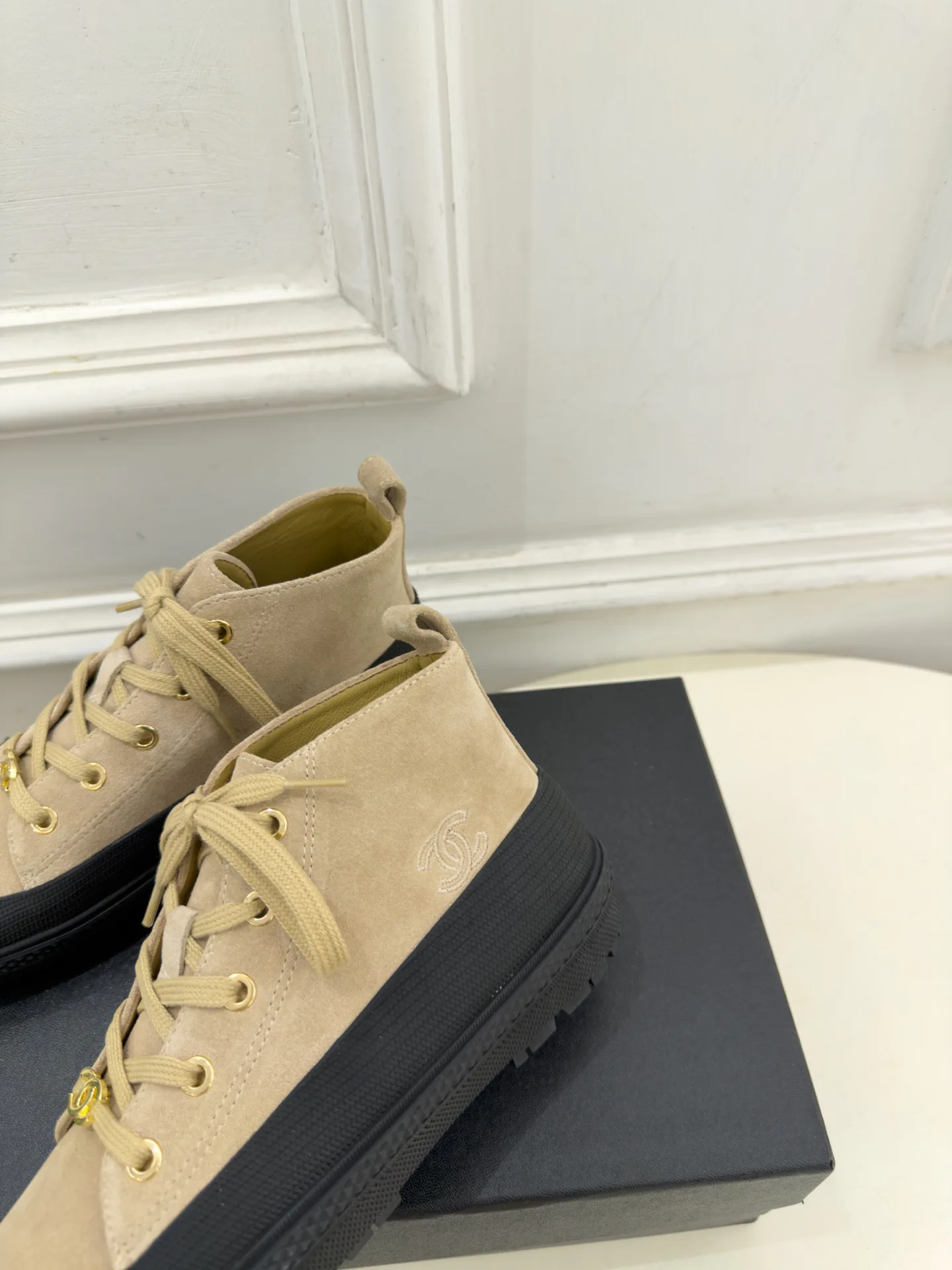 Кроссовки Женские Chanel 18346895