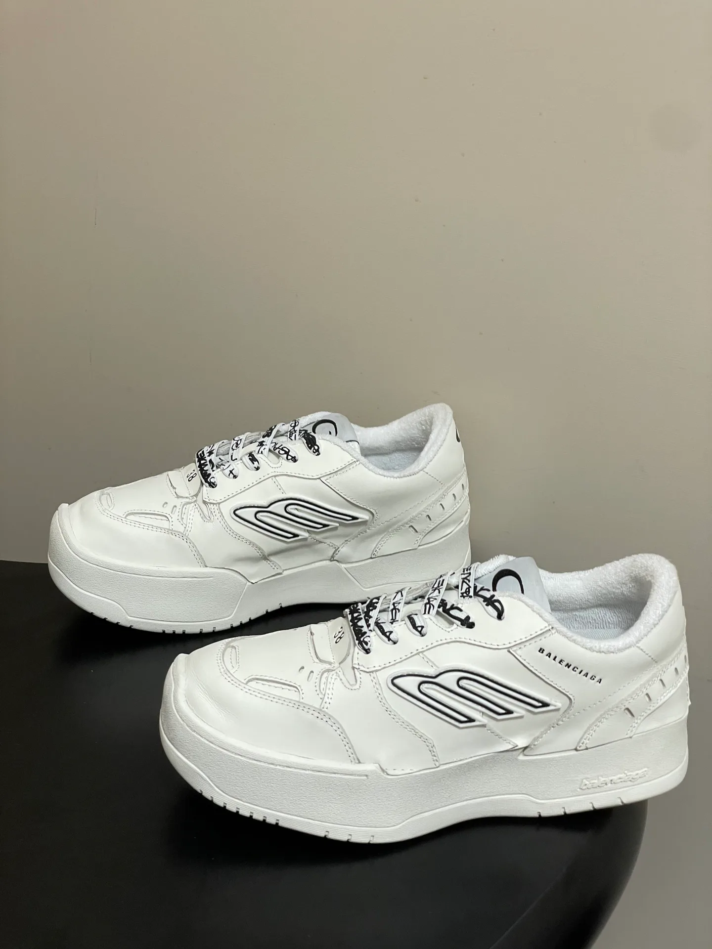 Кроссовки Женские Balenciaga 11680187