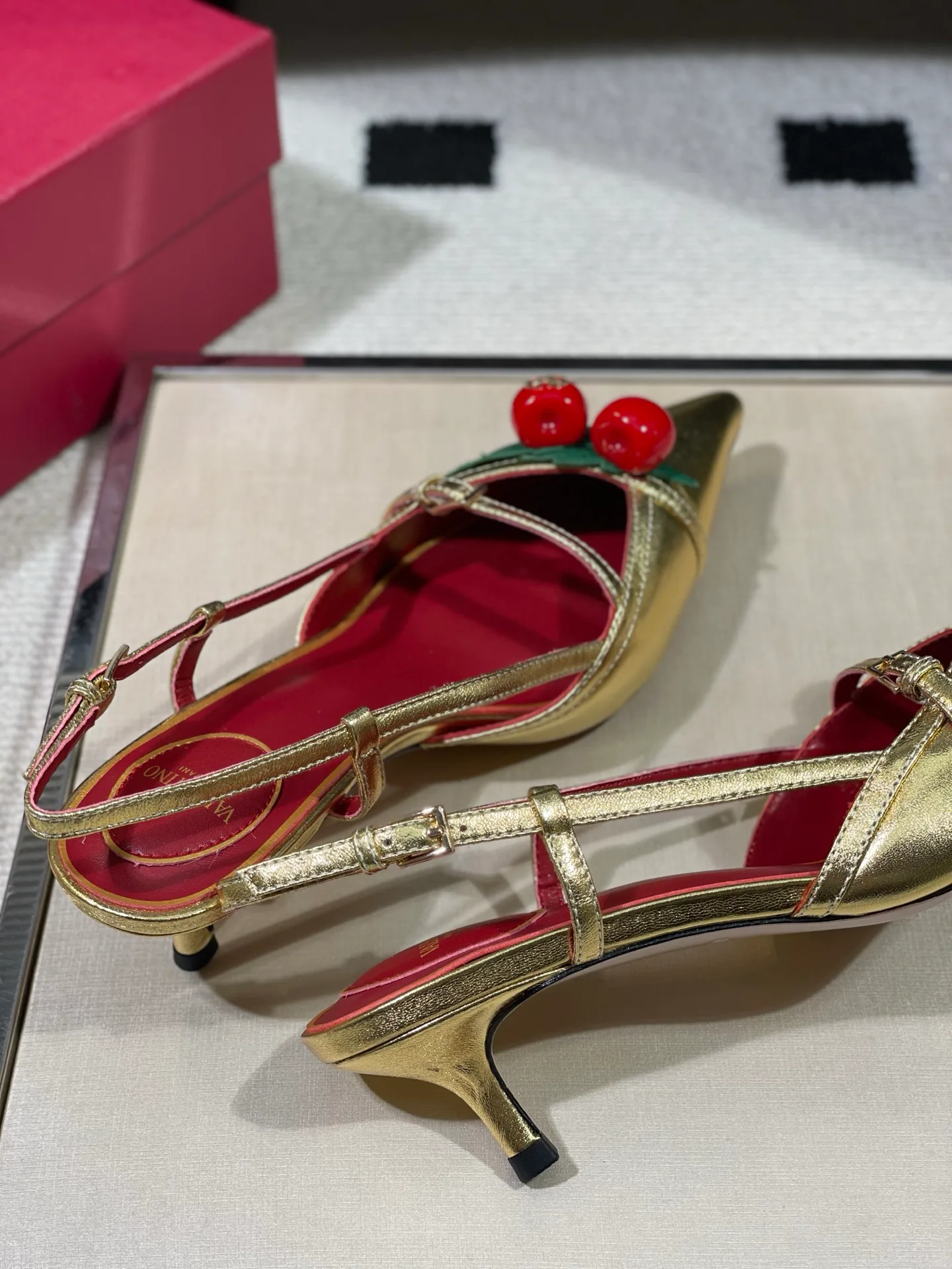 Босоножки Женские Valentino 13189659