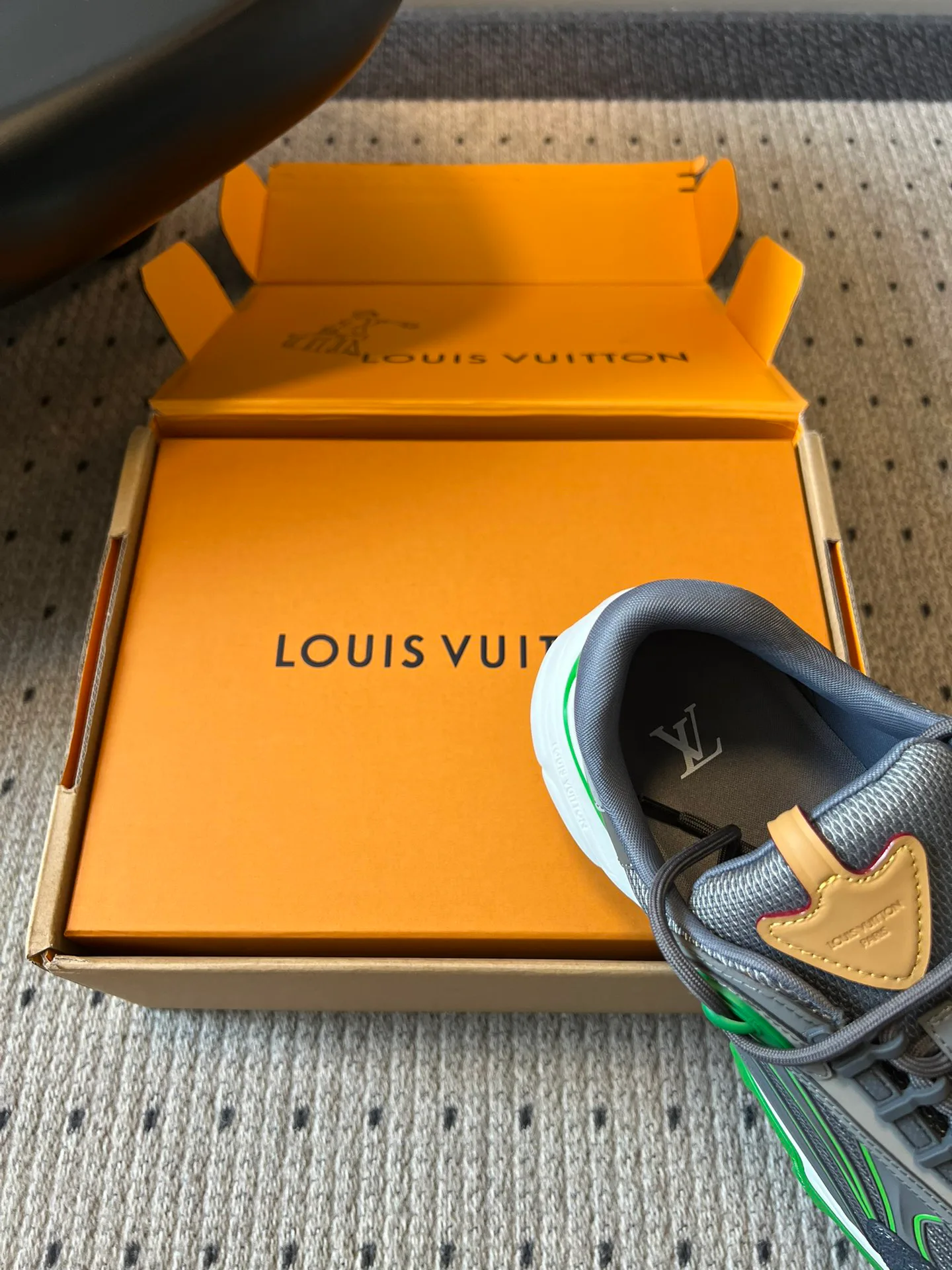 Кроссовки Женские Louis Vuitton 13368294