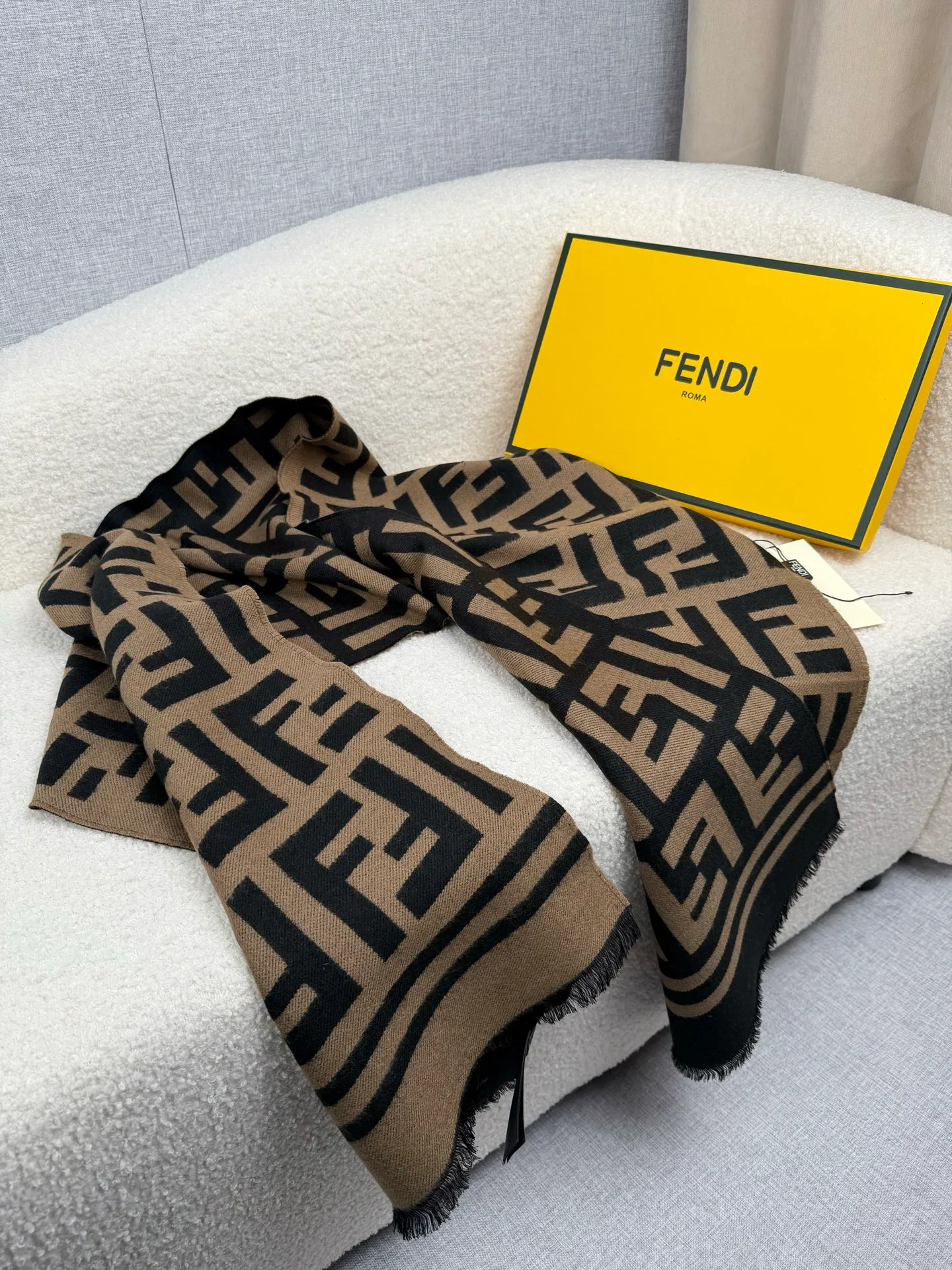 Шарфы Fendi 17795635
