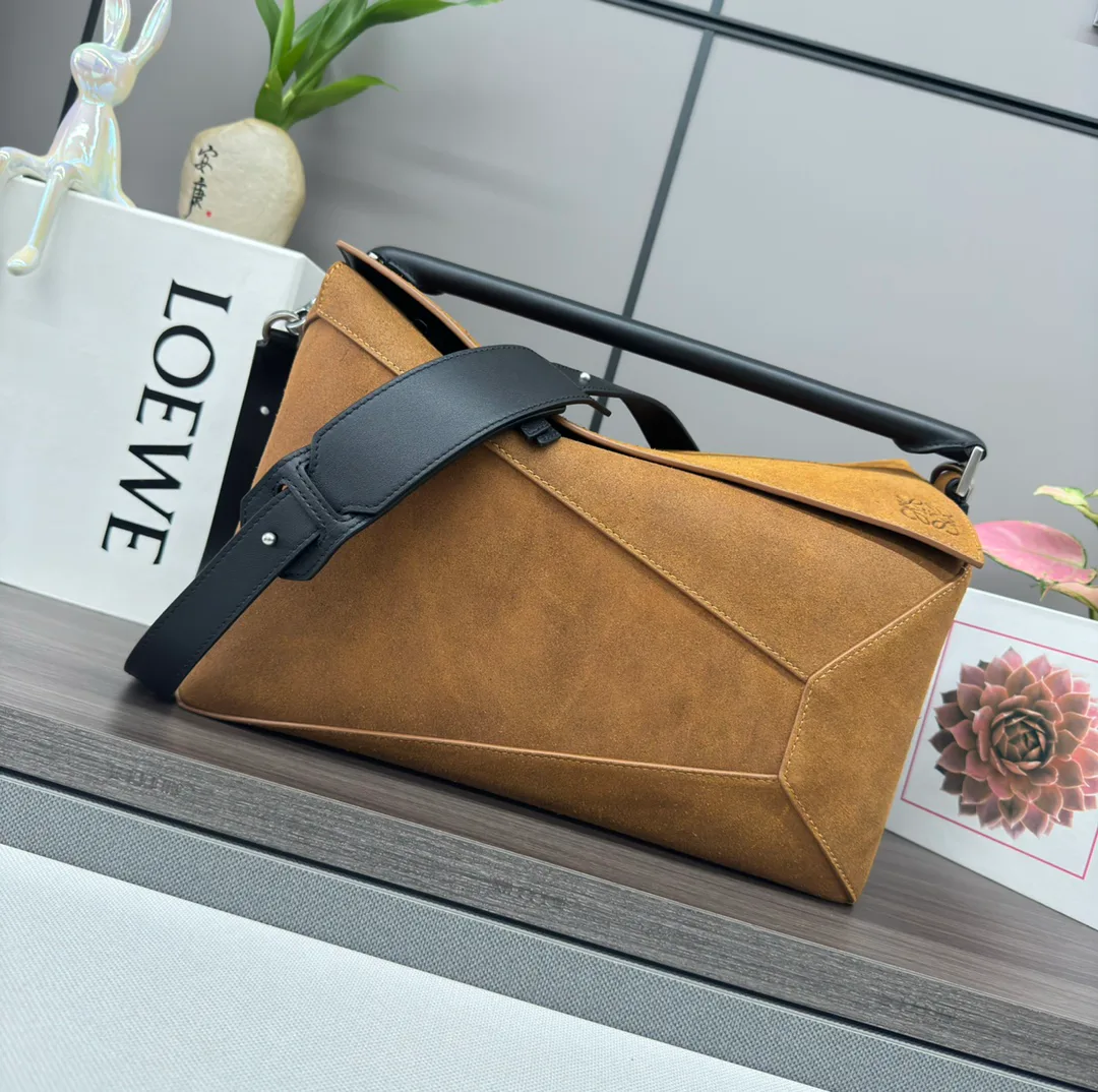 Классические Сумки Женские Loewe 18030367