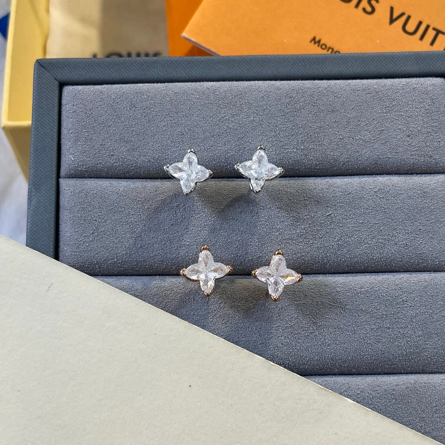 Бижутерия Louis Vuitton 18454042