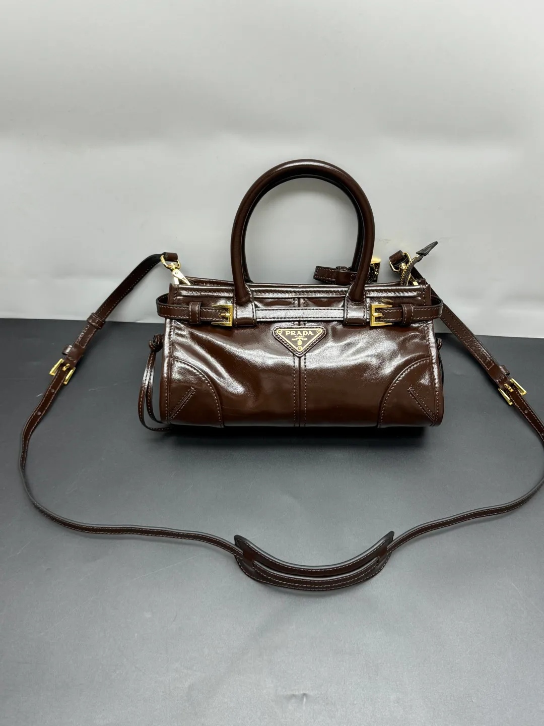 Классические Сумки Женские Prada 11667370