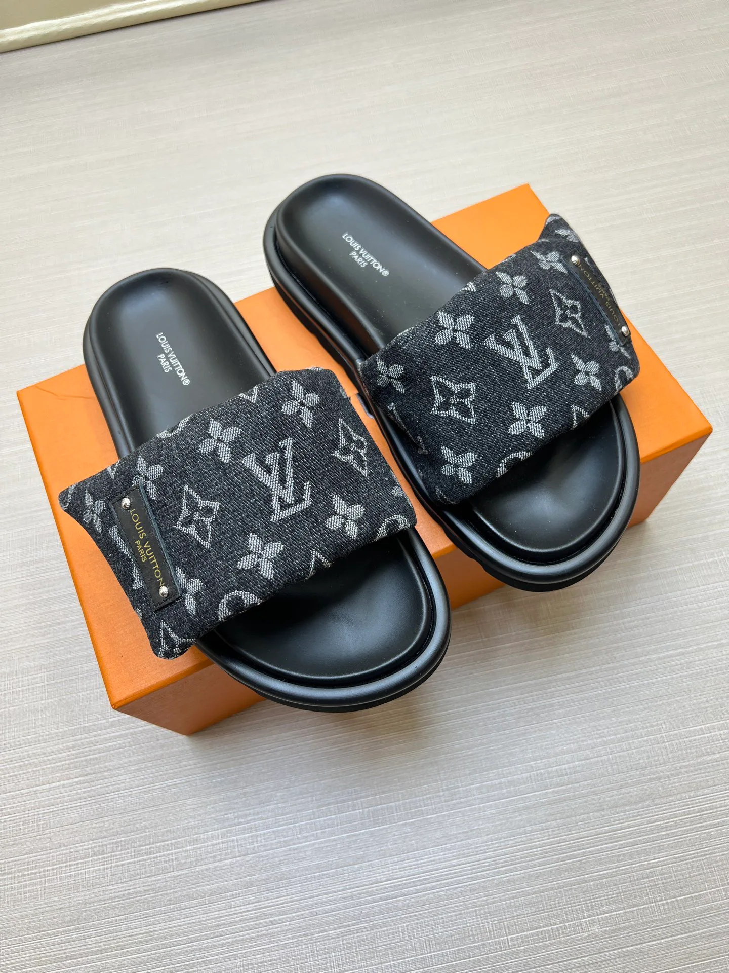 Шлепанцы Женские Louis Vuitton 9801567