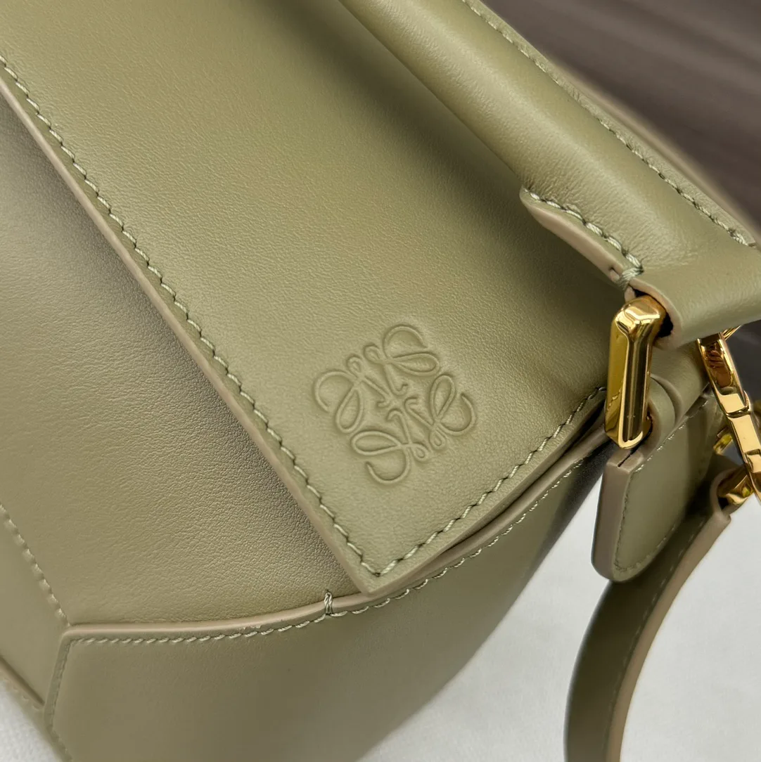 Классические Сумки Женские Loewe 11674664