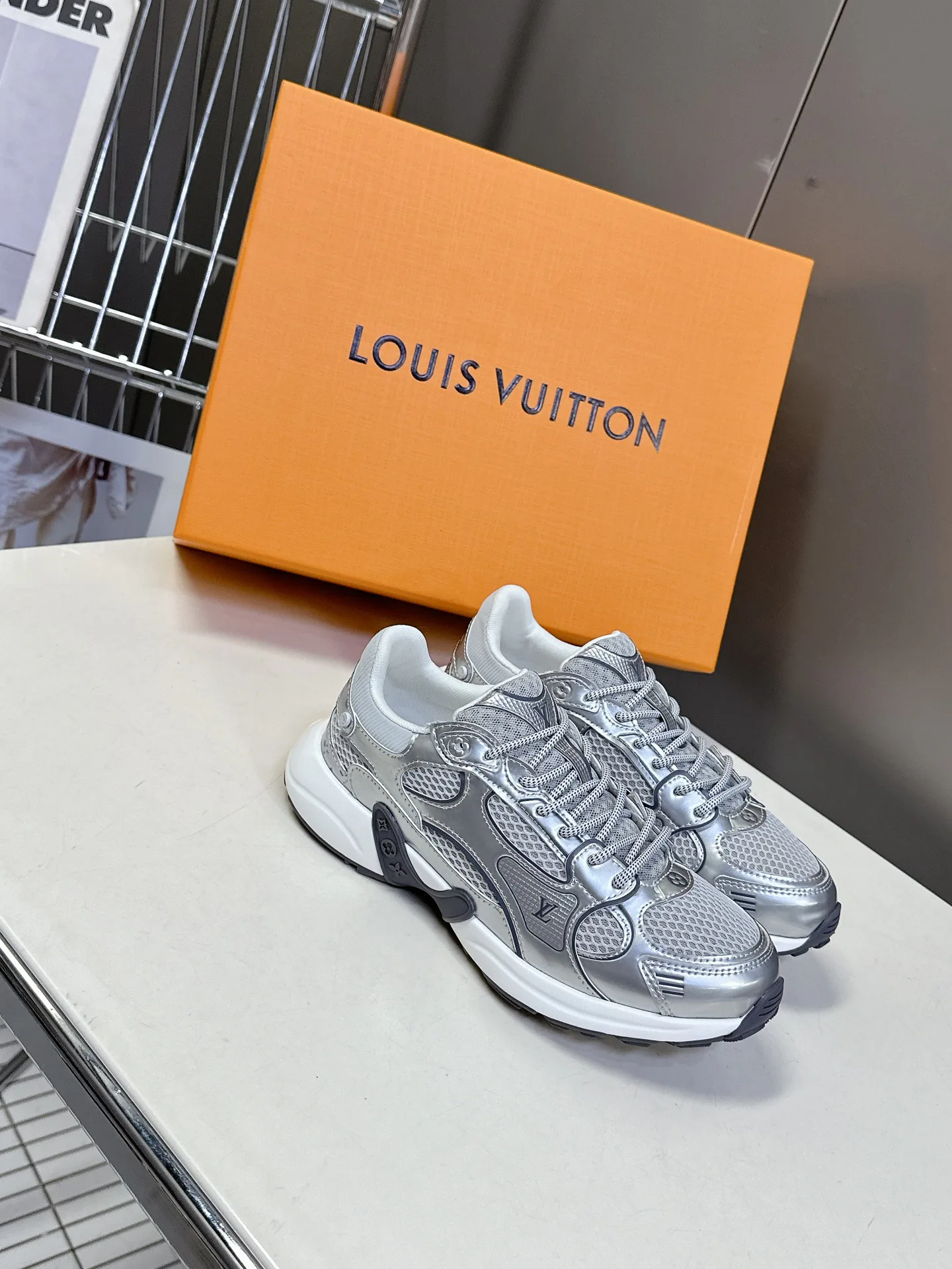 Кроссовки Женские Louis Vuitton 11152714
