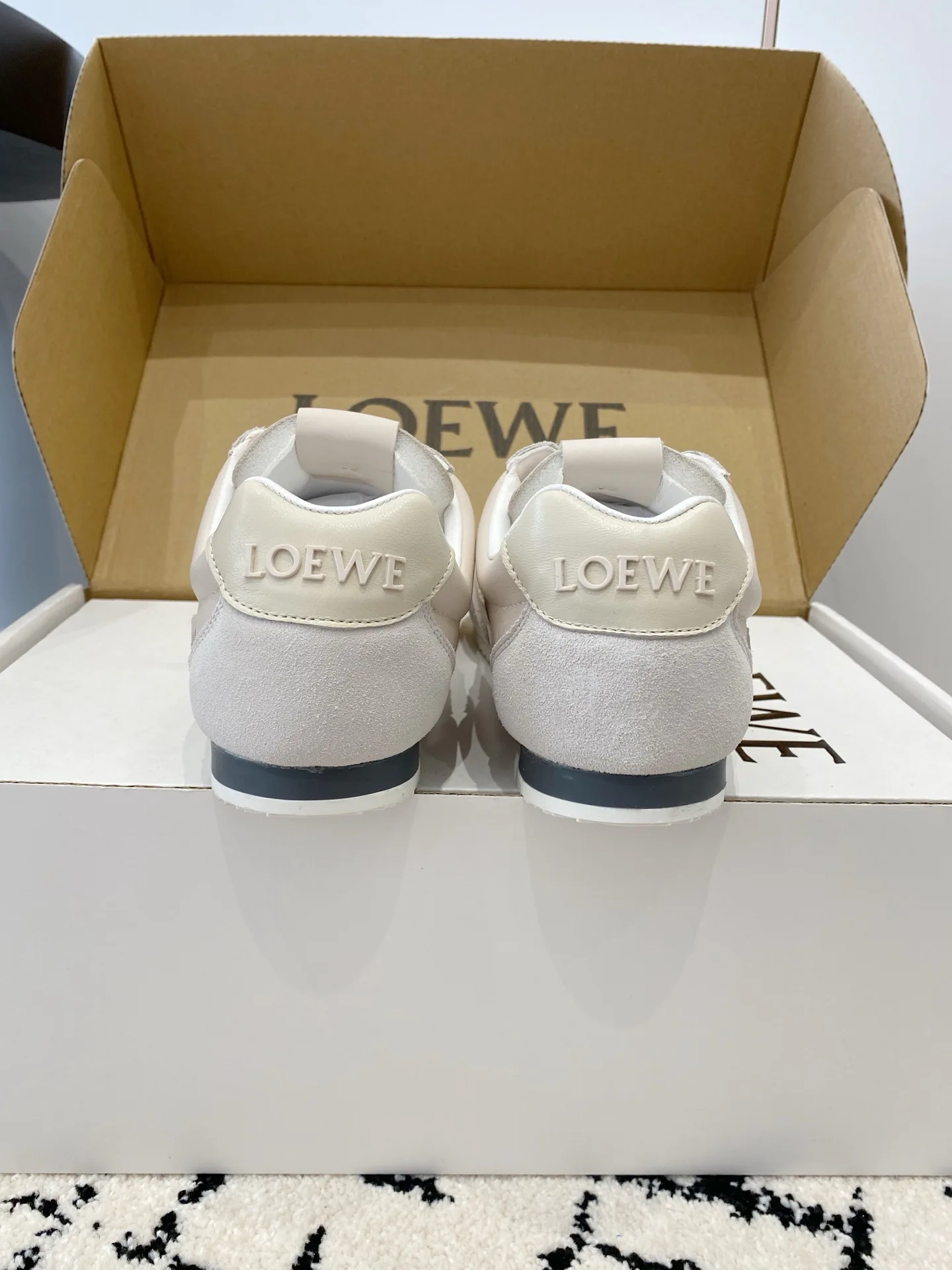 Кроссовки Женские Loewe 18268853
