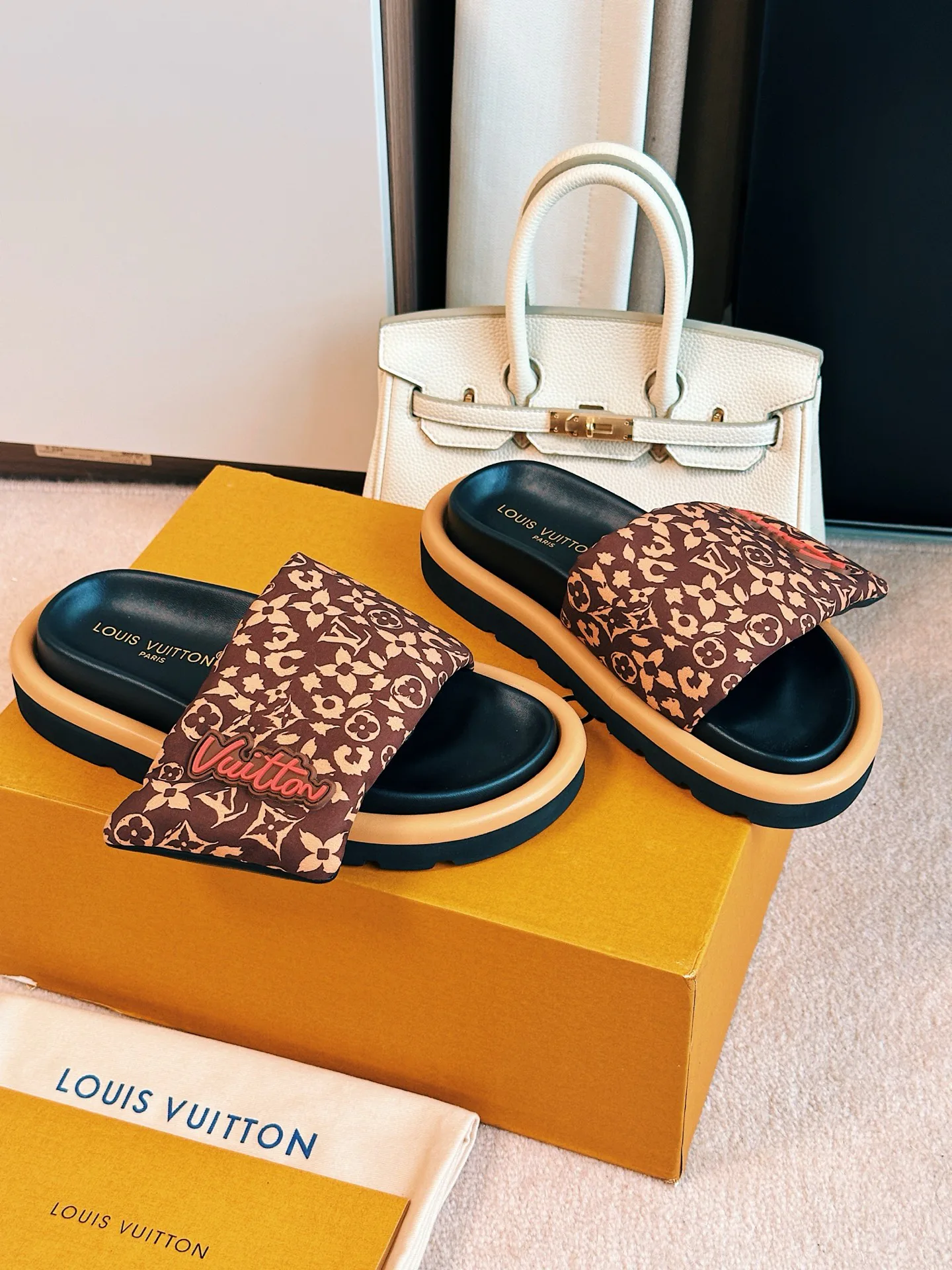 Шлепанцы Женские Louis Vuitton 14335152
