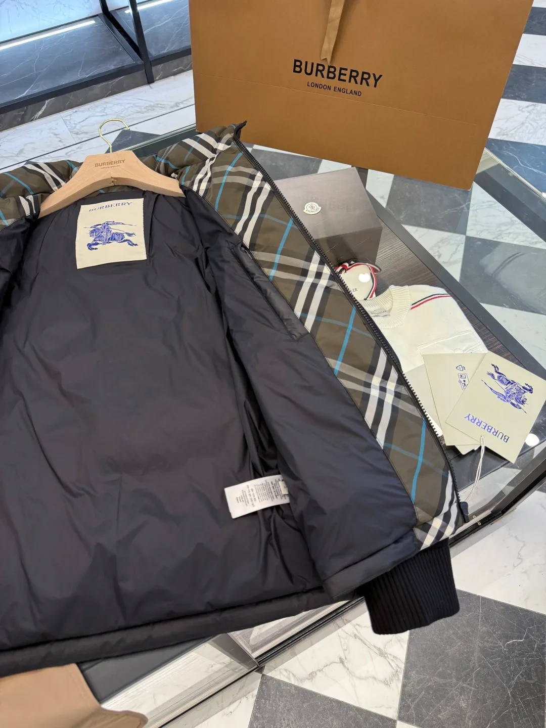 Куртки И Пуховики Женские Burberry 18007672