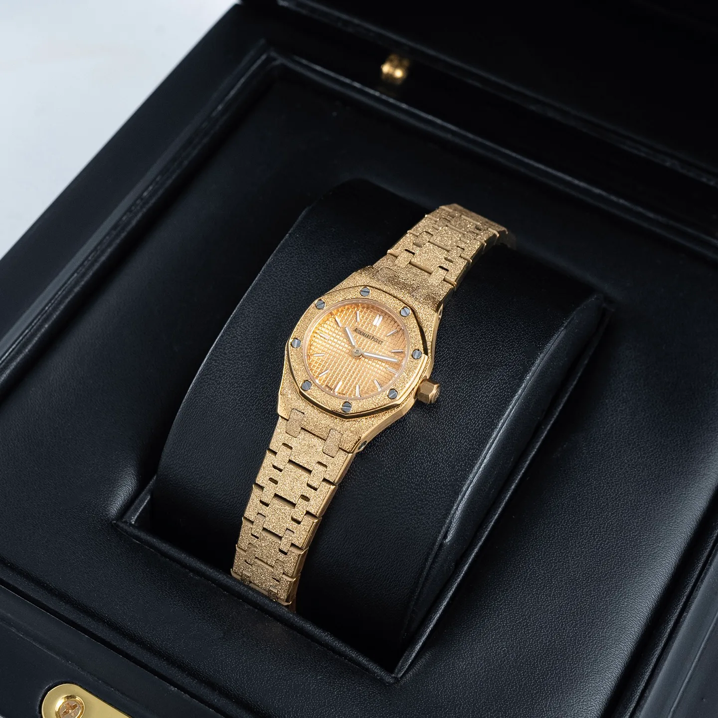 Часы Женские Audemars Piguet 11420117