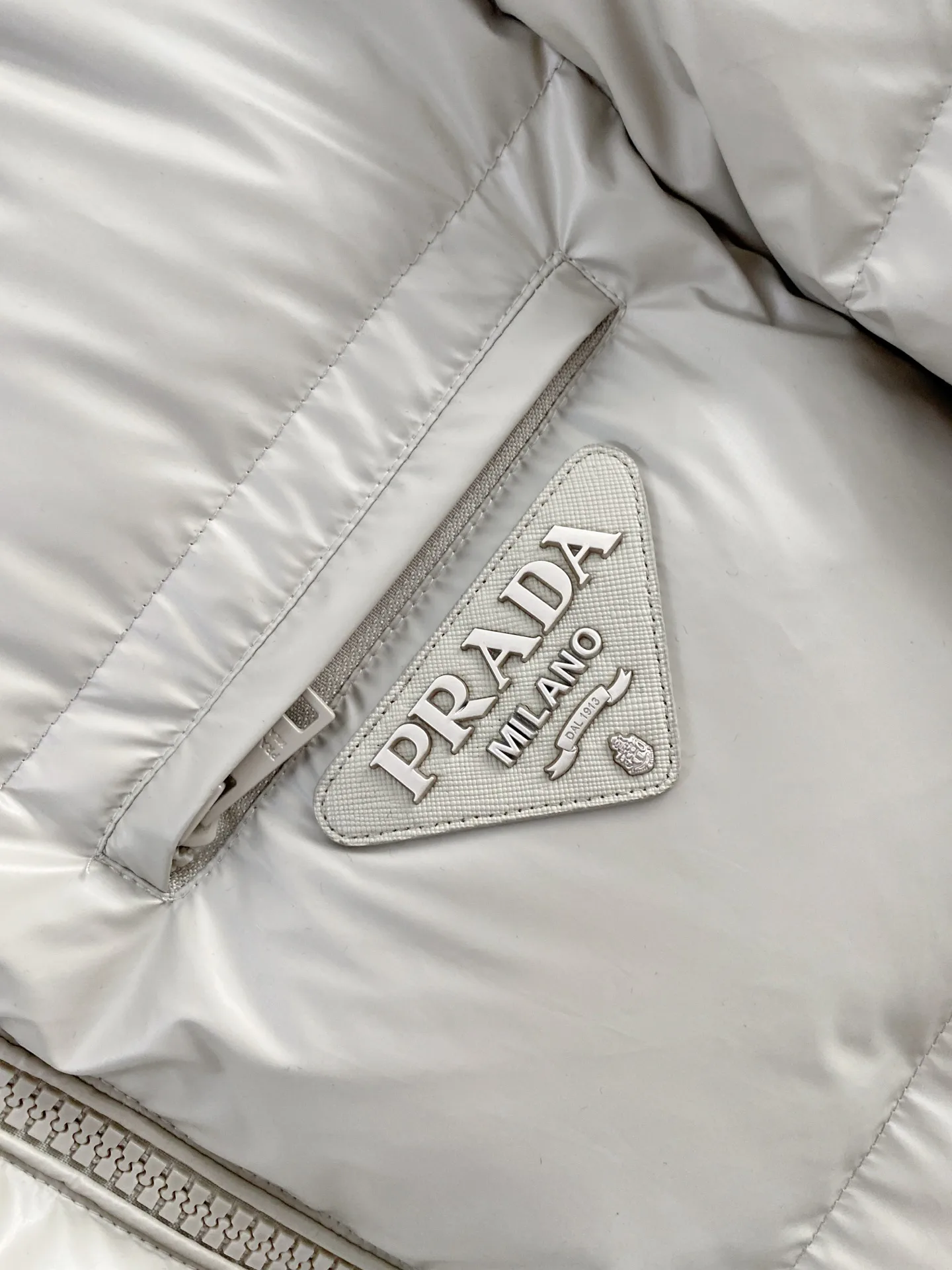 Куртки И Пуховики Женские Prada 1309591