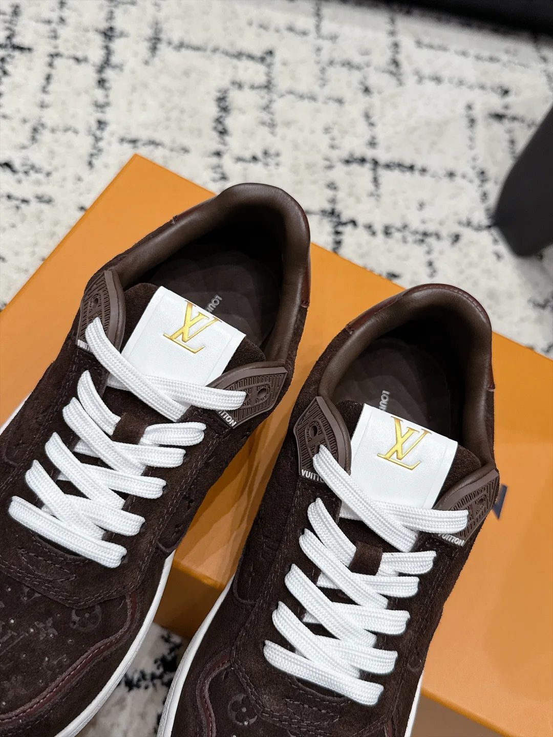 Кроссовки Женские Louis Vuitton 18505549