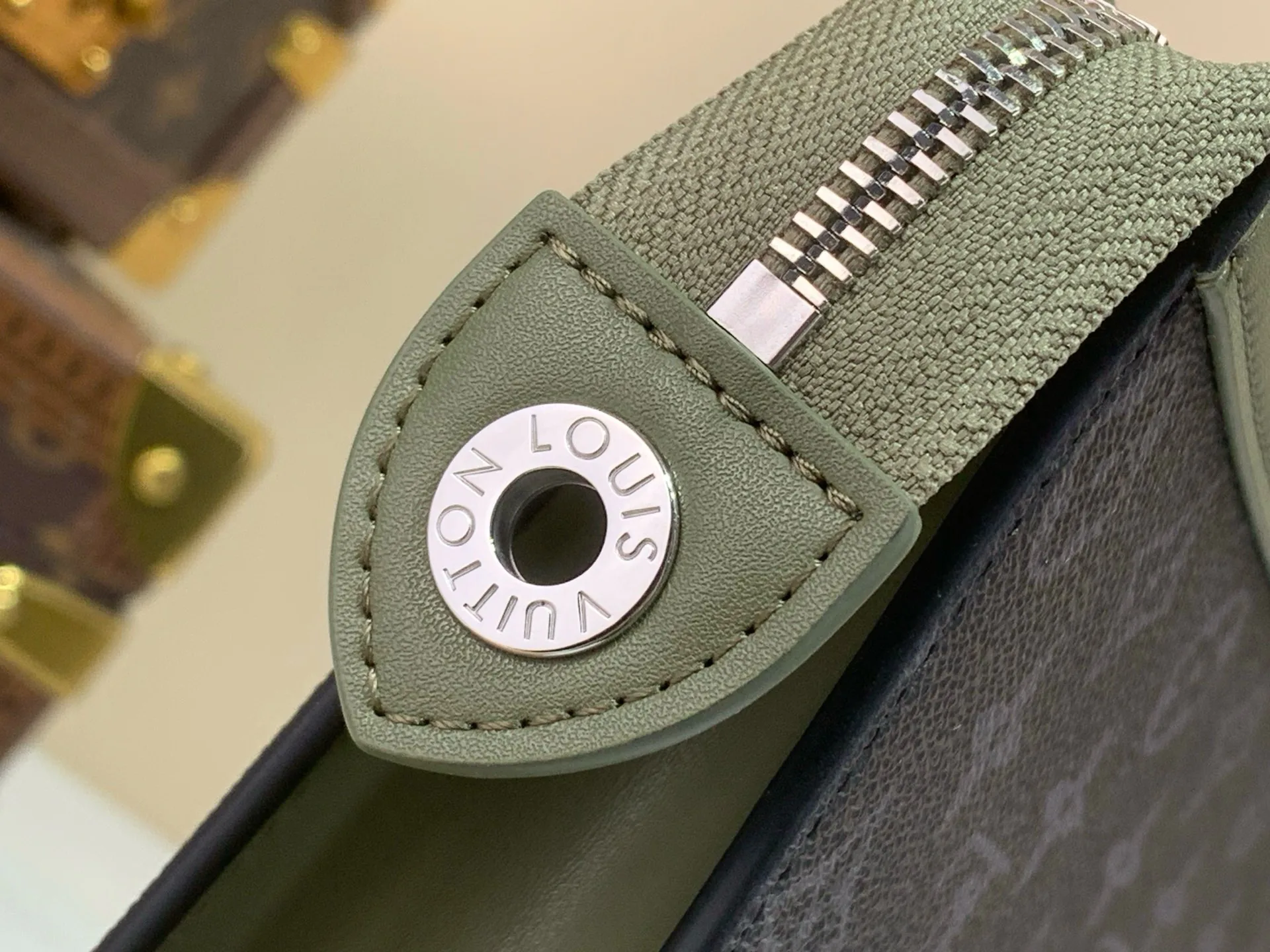 Клатчи Женские Louis Vuitton 17499385