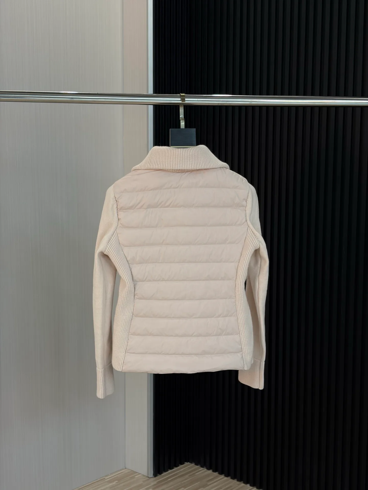 Куртки И Пуховики Женские Moncler 18600015